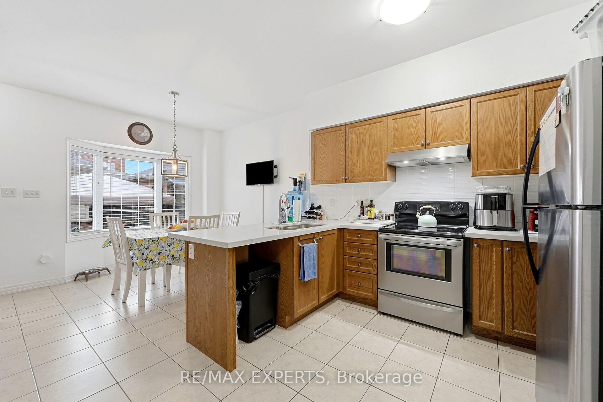 Photo 8 of 5 Parrotta Drive, North York, Humberlea-Pelmo Park — HOMEH