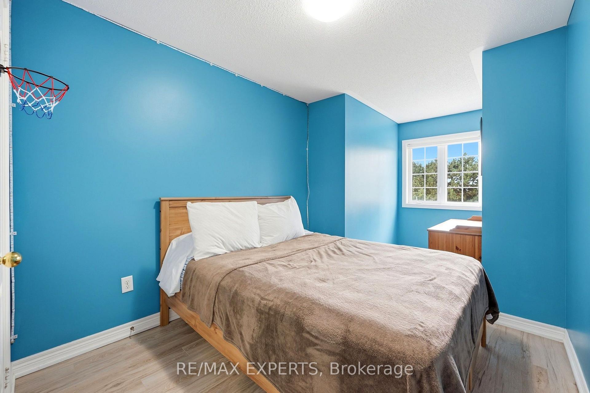 Photo 20 of 5 Parrotta Drive, North York, Humberlea-Pelmo Park — HOMEH