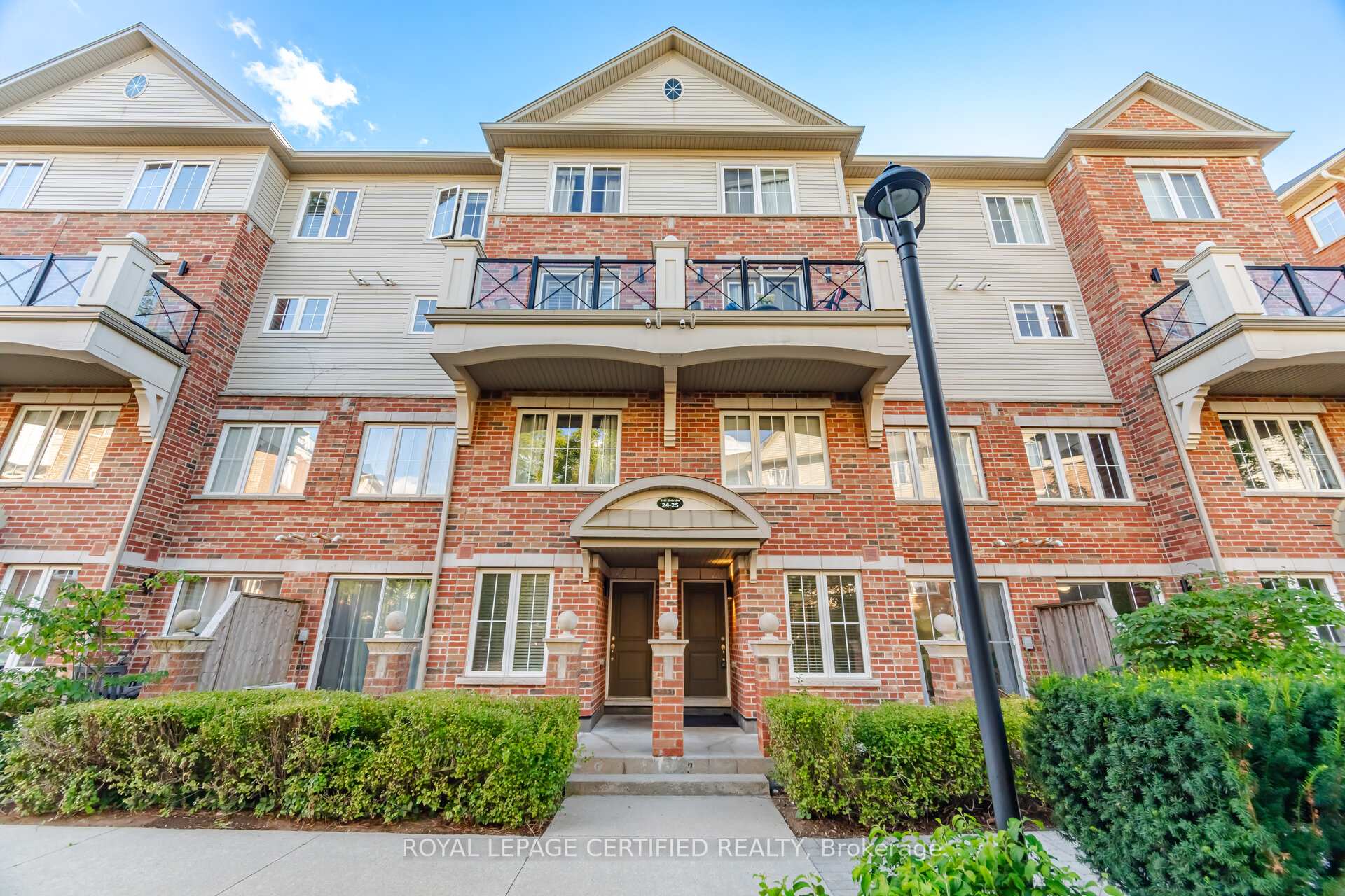 Photo 2 of Unit 25, 2551 Sixth Line, Oakville, River Oaks — HOMEH