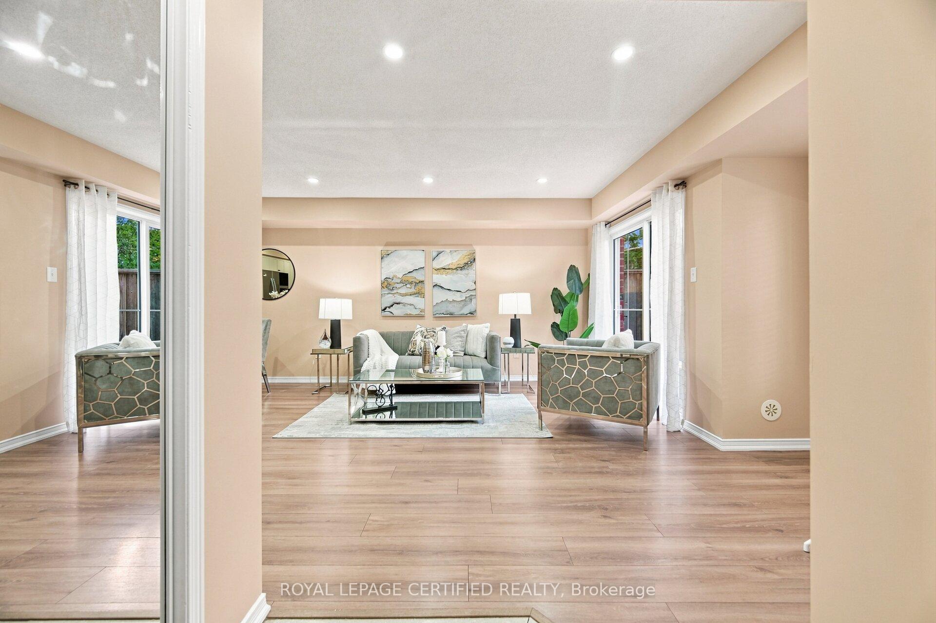 Photo 6 of Unit 25, 2551 Sixth Line, Oakville, River Oaks — HOMEH