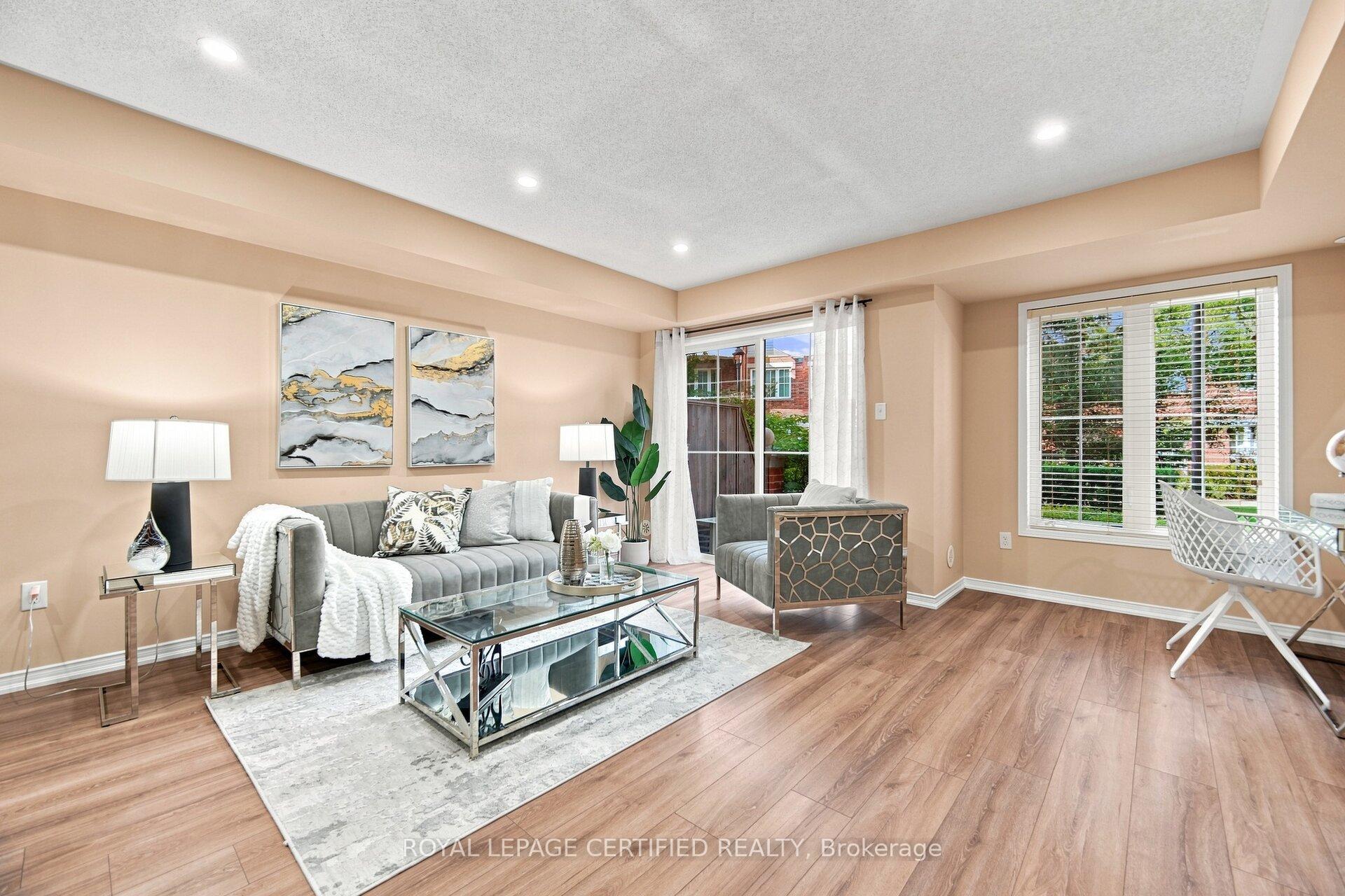 Photo 8 of Unit 25, 2551 Sixth Line, Oakville, River Oaks — HOMEH