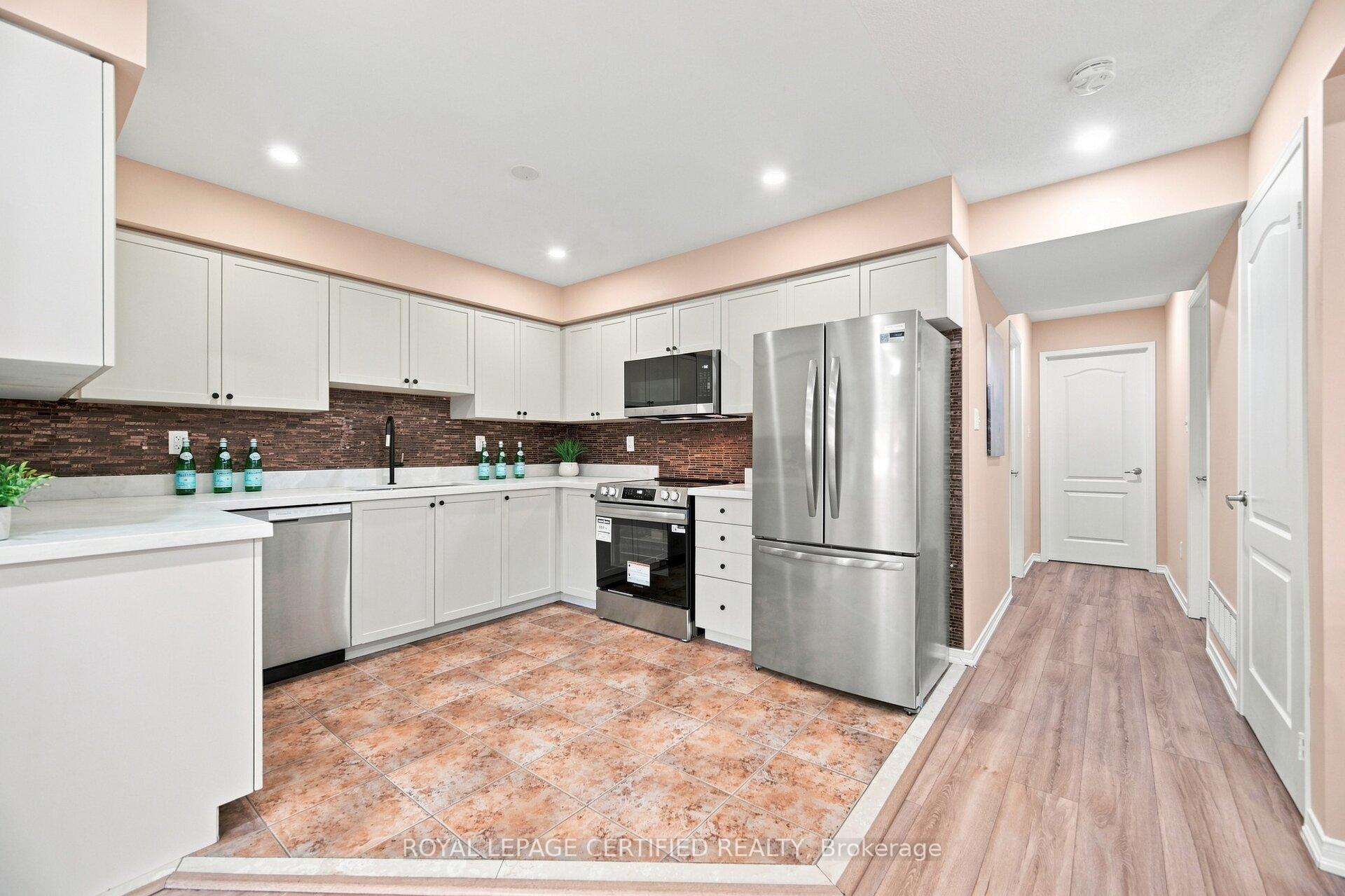 Photo 15 of Unit 25, 2551 Sixth Line, Oakville, River Oaks — HOMEH