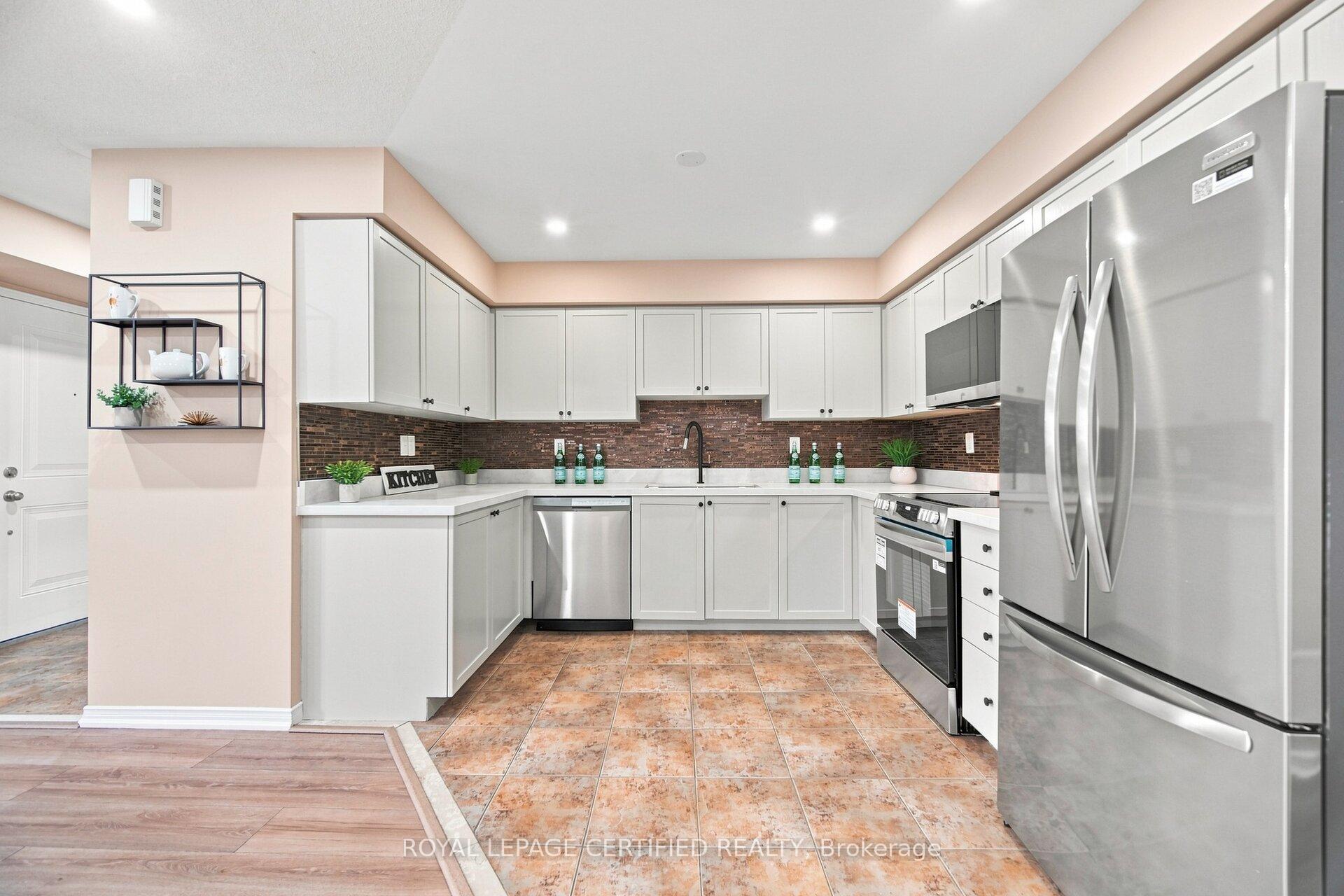 Photo 16 of Unit 25, 2551 Sixth Line, Oakville, River Oaks — HOMEH