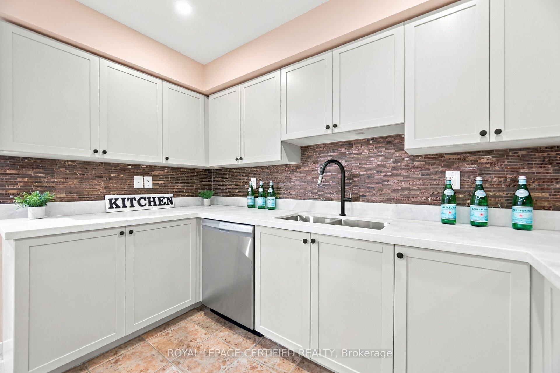 Photo 17 of Unit 25, 2551 Sixth Line, Oakville, River Oaks — HOMEH