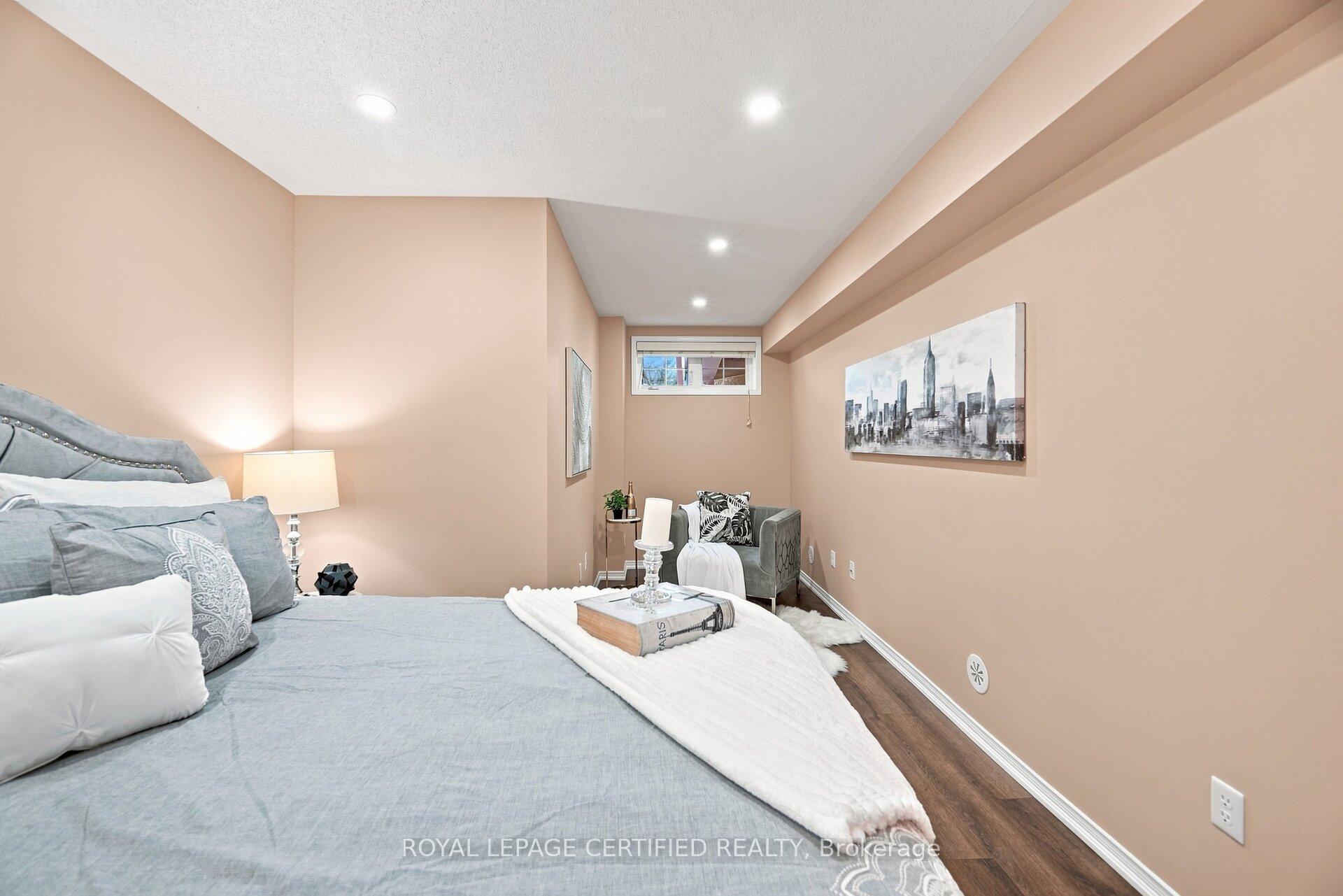 Photo 21 of Unit 25, 2551 Sixth Line, Oakville, River Oaks — HOMEH