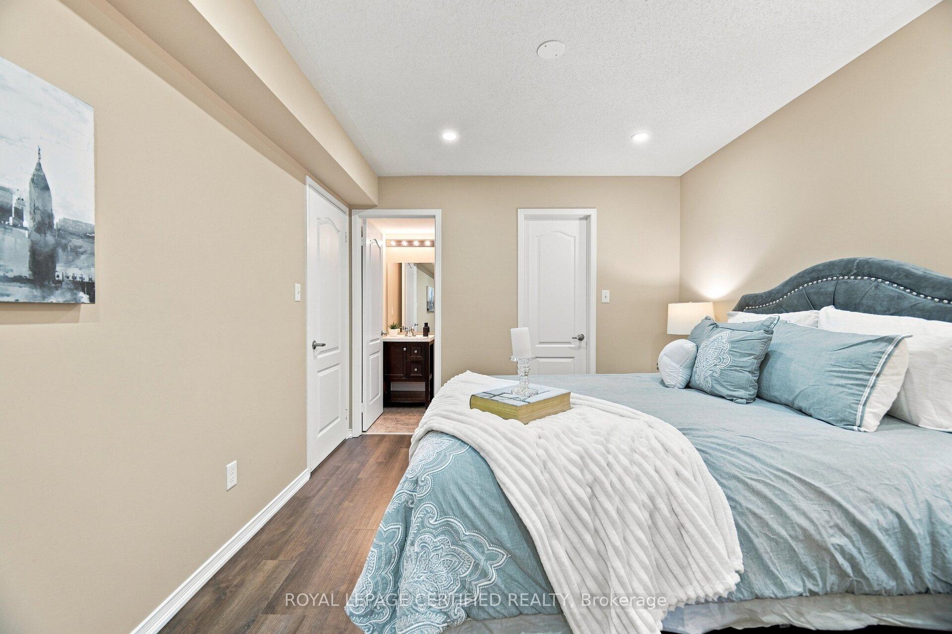 Photo 23 of Unit 25, 2551 Sixth Line, Oakville, River Oaks — HOMEH