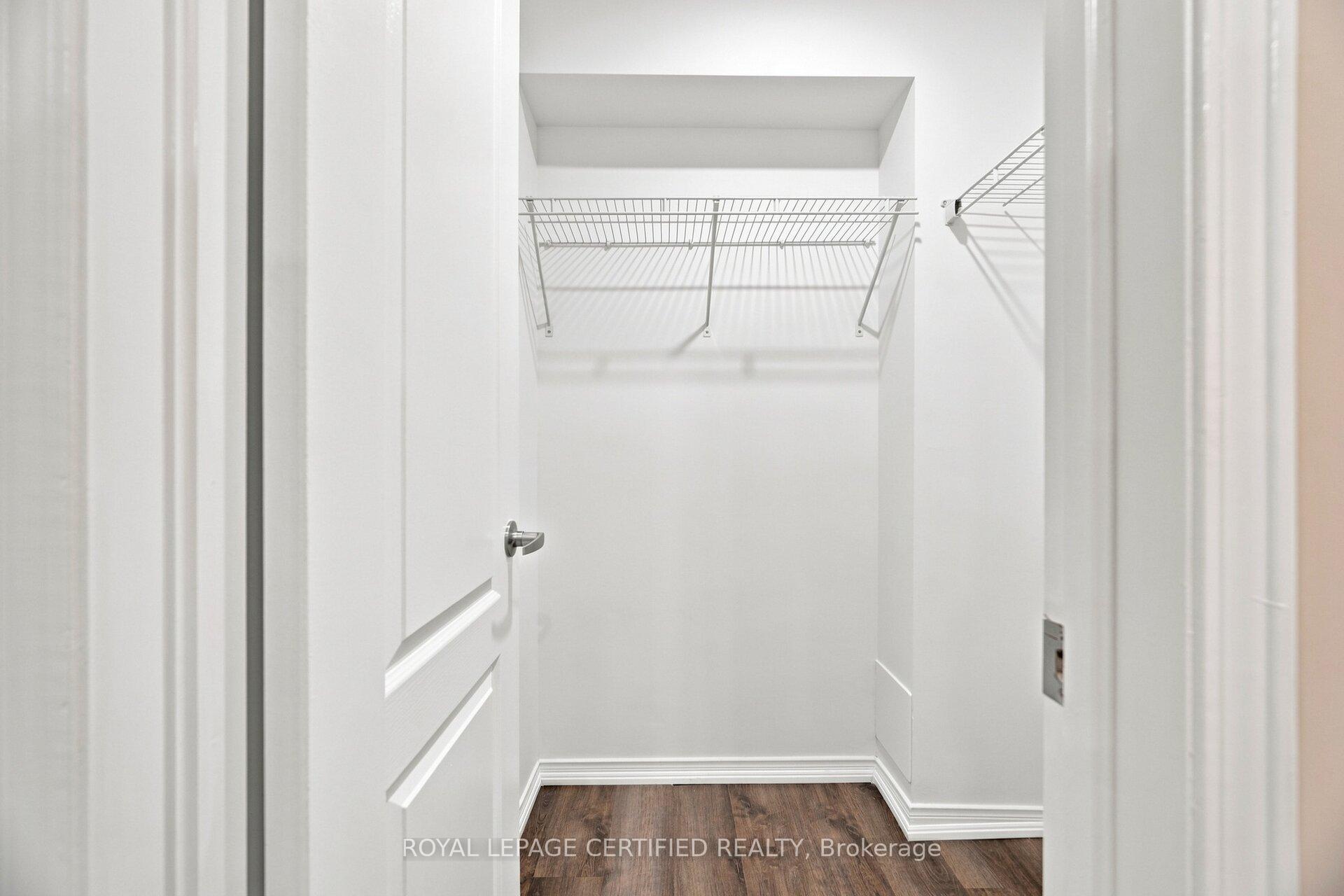Photo 25 of Unit 25, 2551 Sixth Line, Oakville, River Oaks — HOMEH