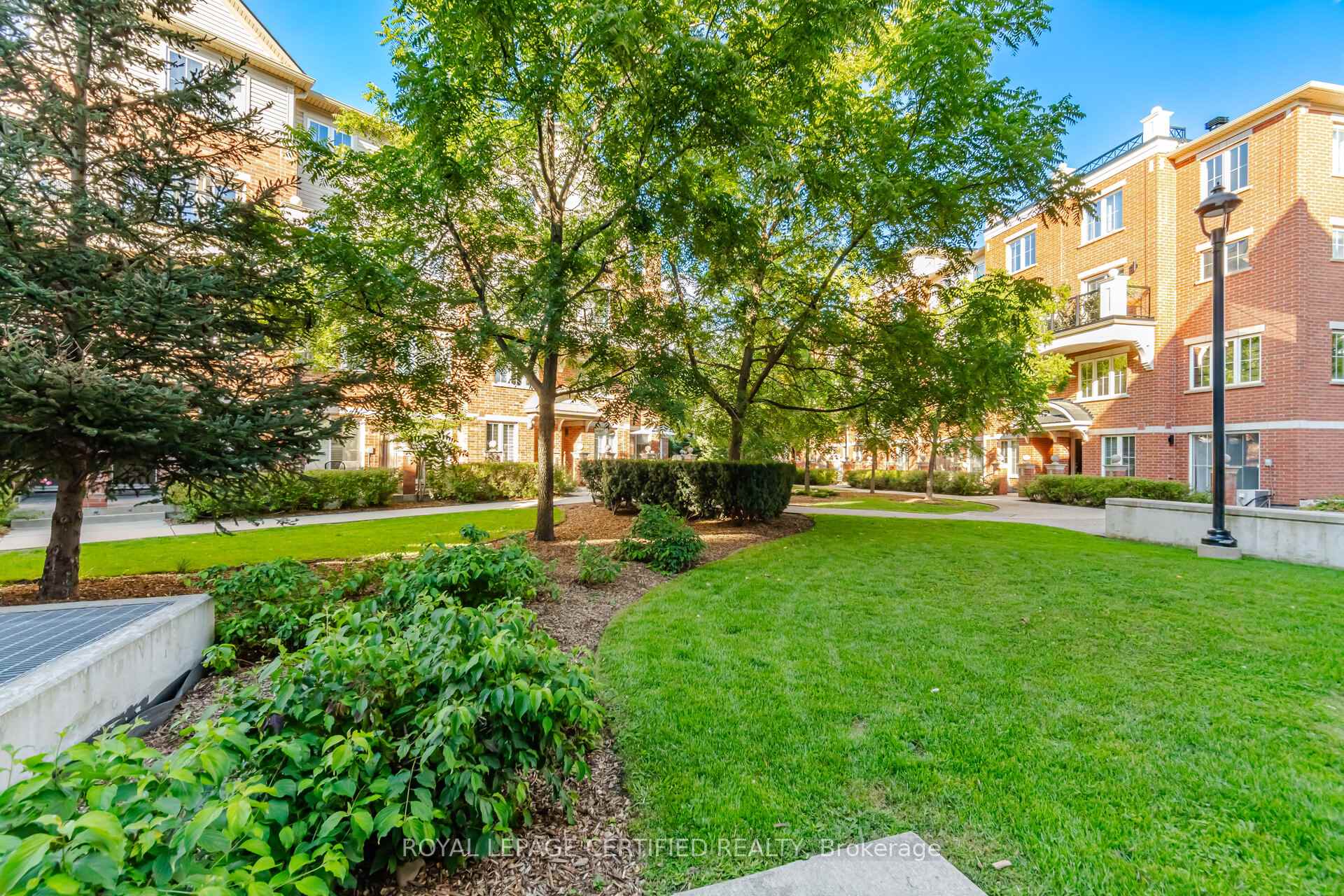 Photo 33 of Unit 25, 2551 Sixth Line, Oakville, River Oaks — HOMEH