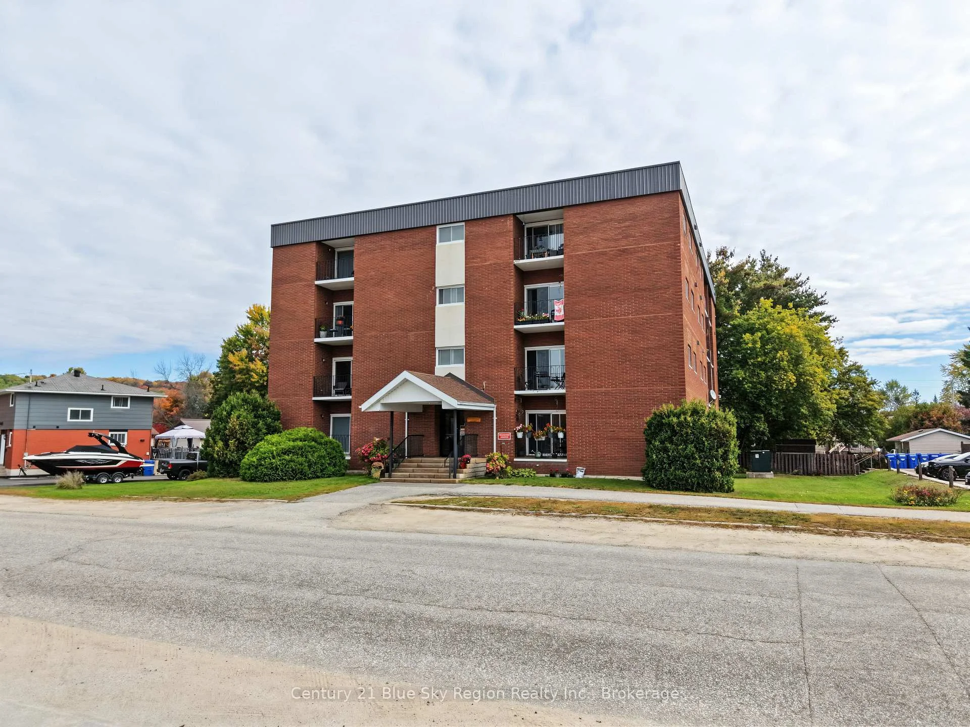 Photo 4 of Unit 401, 122 Giroux Street, North Bay, Widdifield — HOMEH