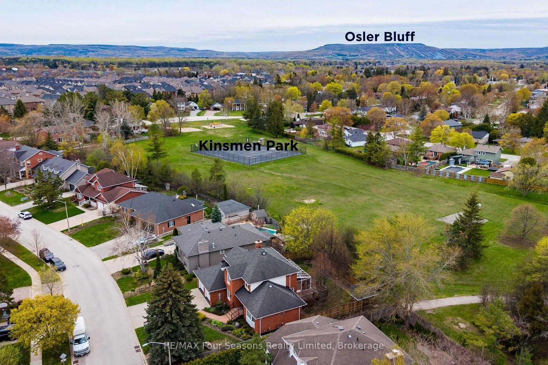 Photo 4 of 16 Carmichael Crescent, Collingwood — HOMEH