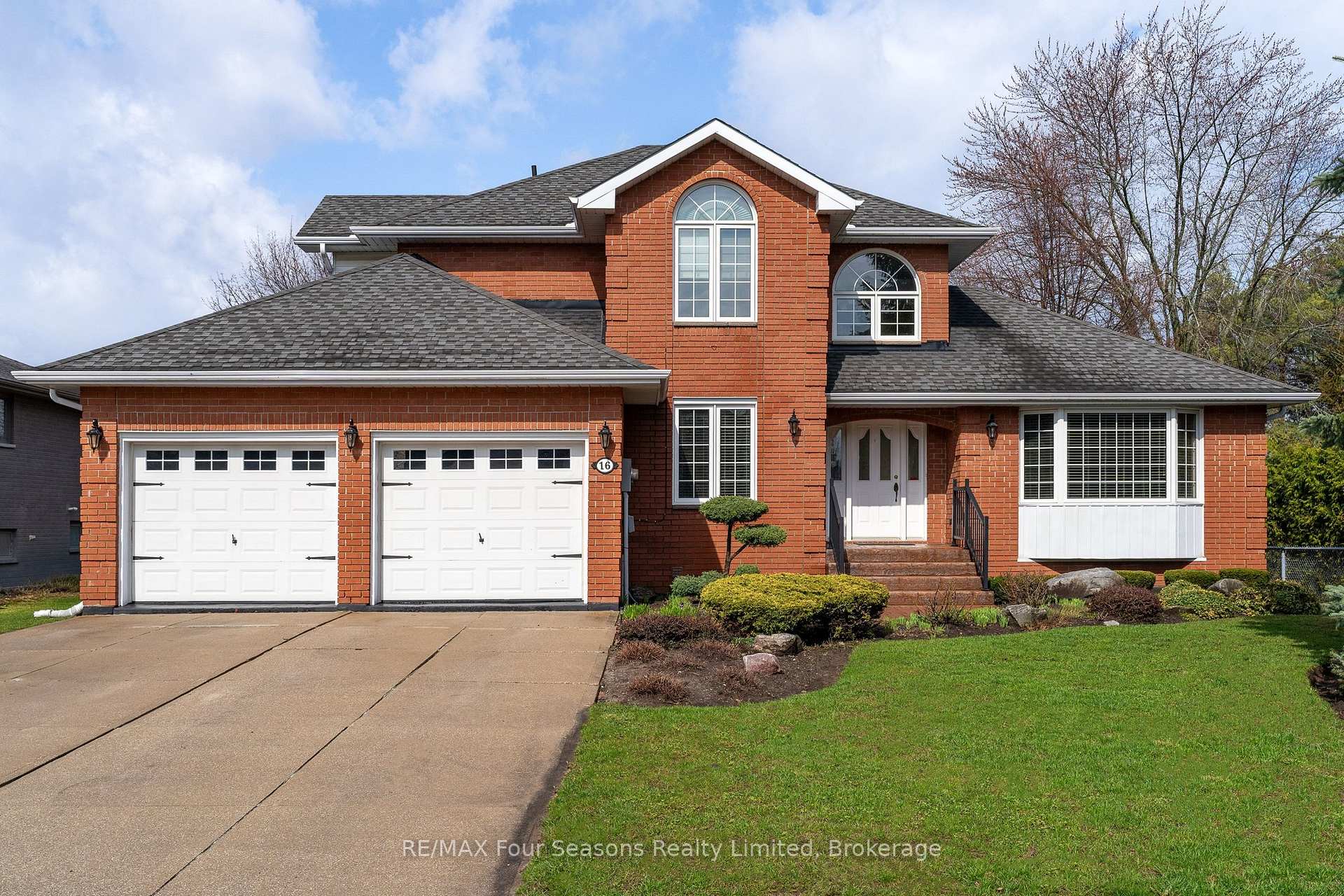 Photo 10 of 16 Carmichael Crescent, Collingwood — HOMEH