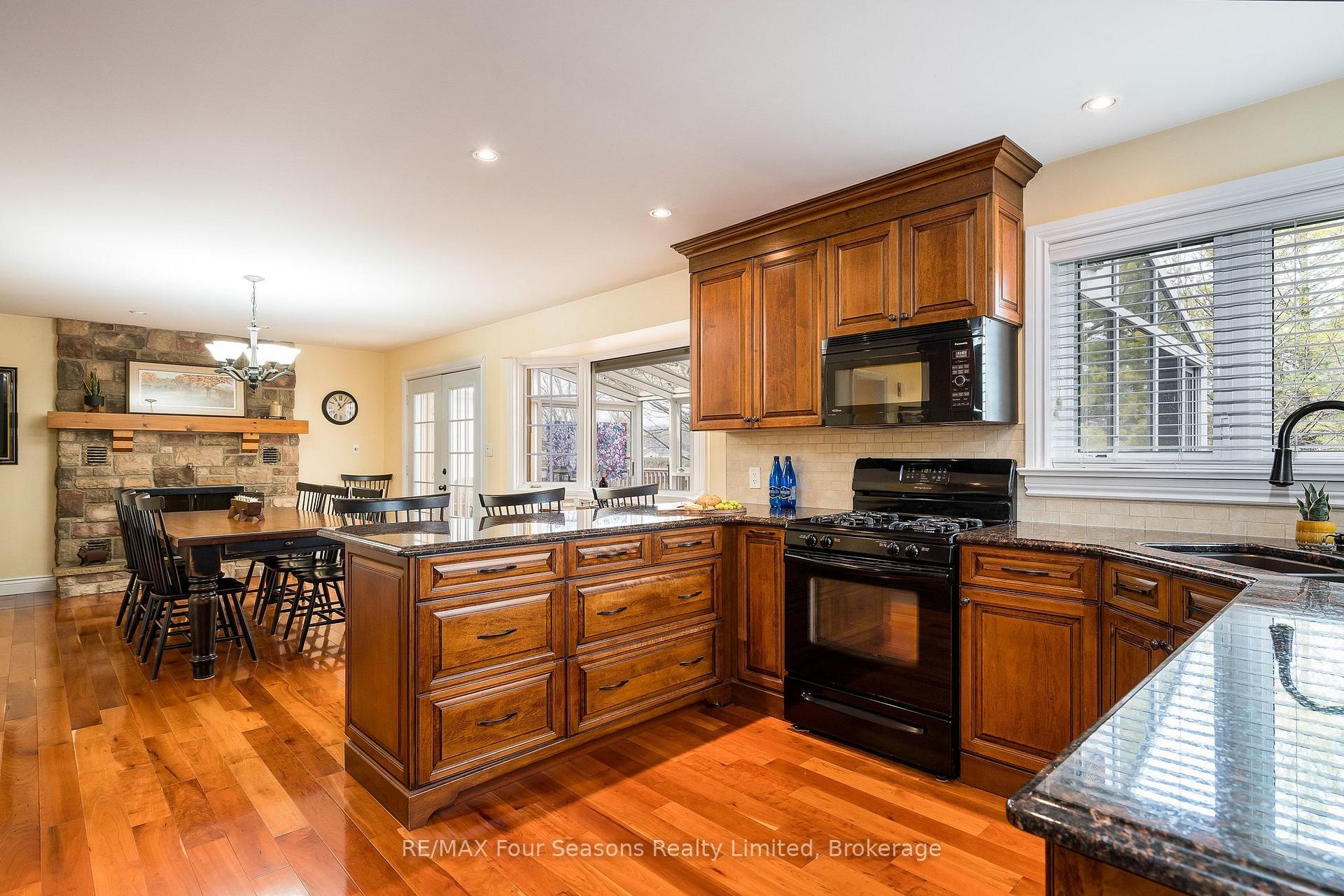 Photo 14 of 16 Carmichael Crescent, Collingwood — HOMEH