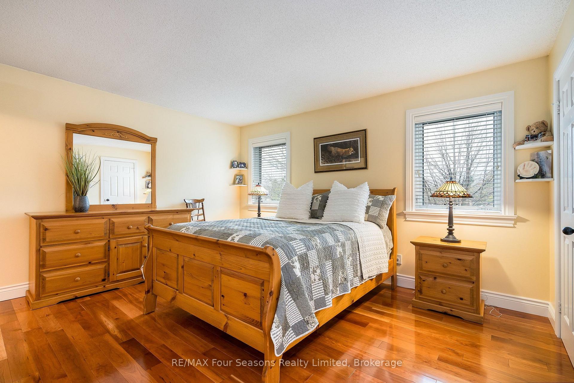 Photo 20 of 16 Carmichael Crescent, Collingwood — HOMEH