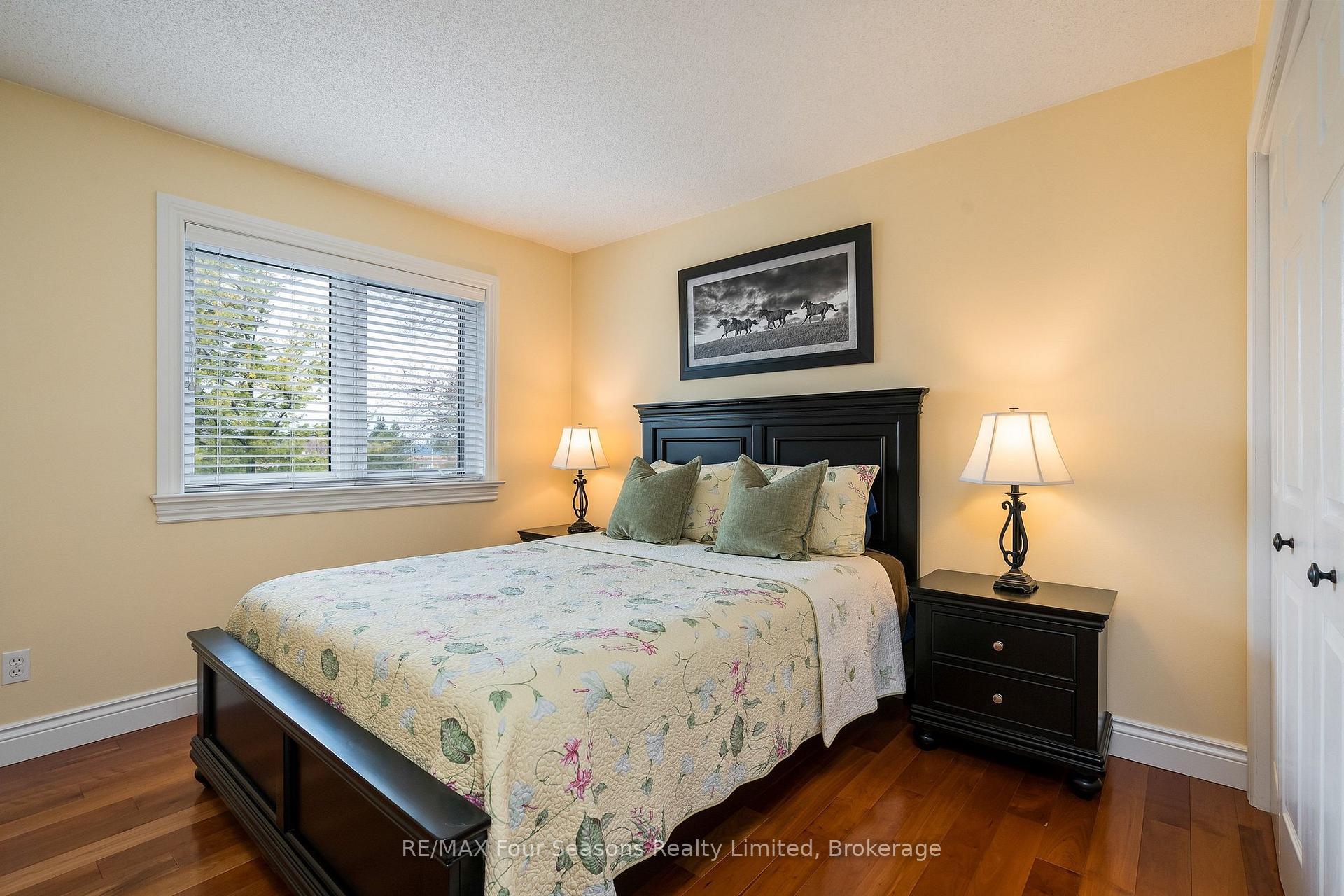 Photo 23 of 16 Carmichael Crescent, Collingwood — HOMEH