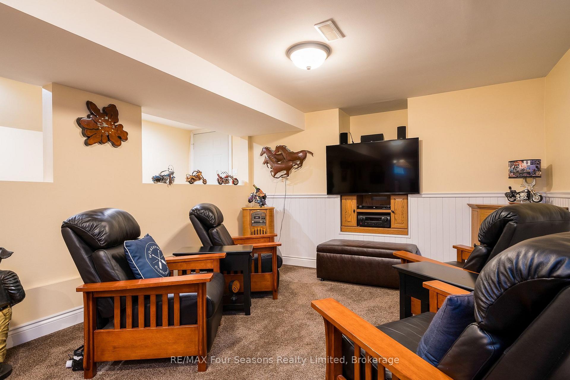 Photo 28 of 16 Carmichael Crescent, Collingwood — HOMEH