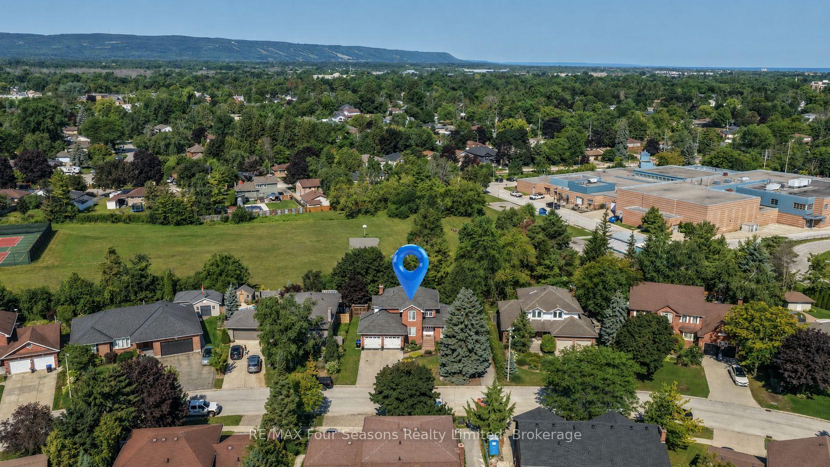 Photo 42 of 16 Carmichael Crescent, Collingwood — HOMEH