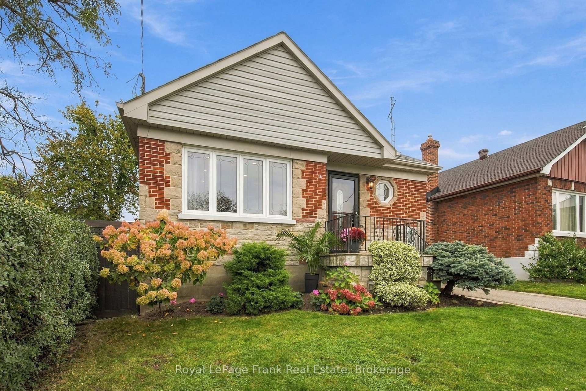Photo 3 of 379 Arthur Street, Oshawa, Central — HOMEH