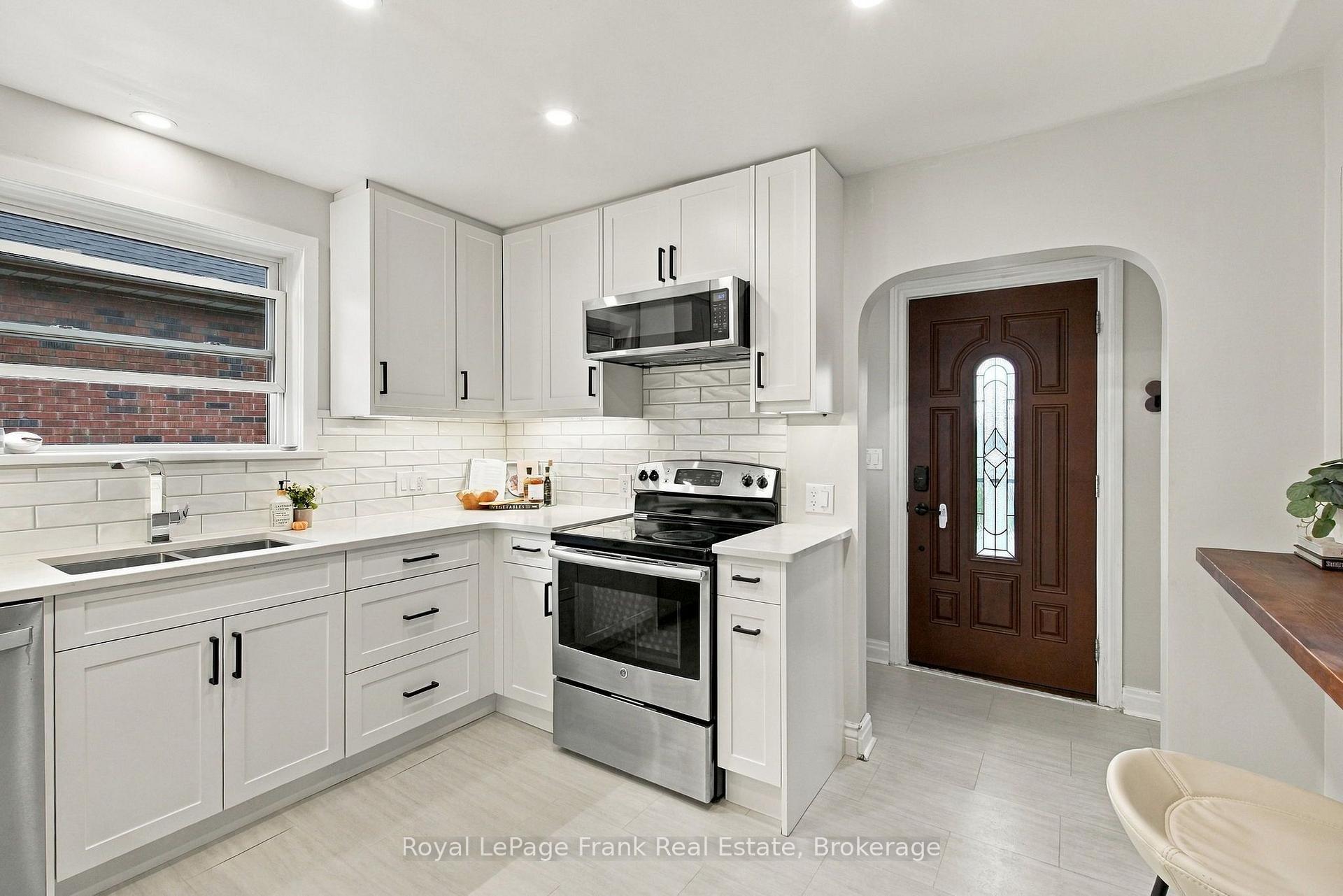 Photo 9 of 379 Arthur Street, Oshawa, Central — HOMEH