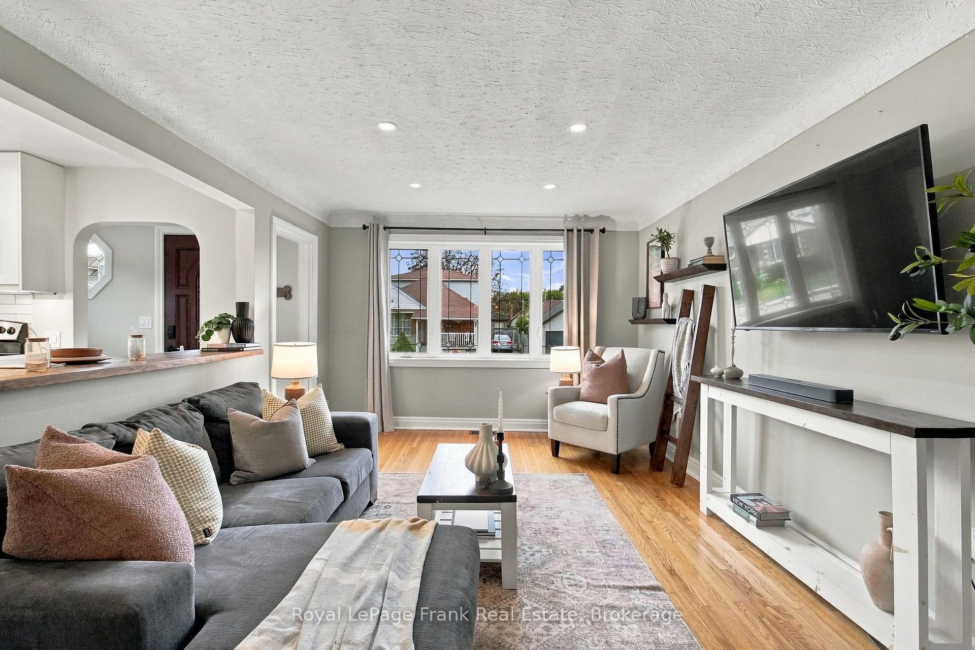 Photo 10 of 379 Arthur Street, Oshawa, Central — HOMEH