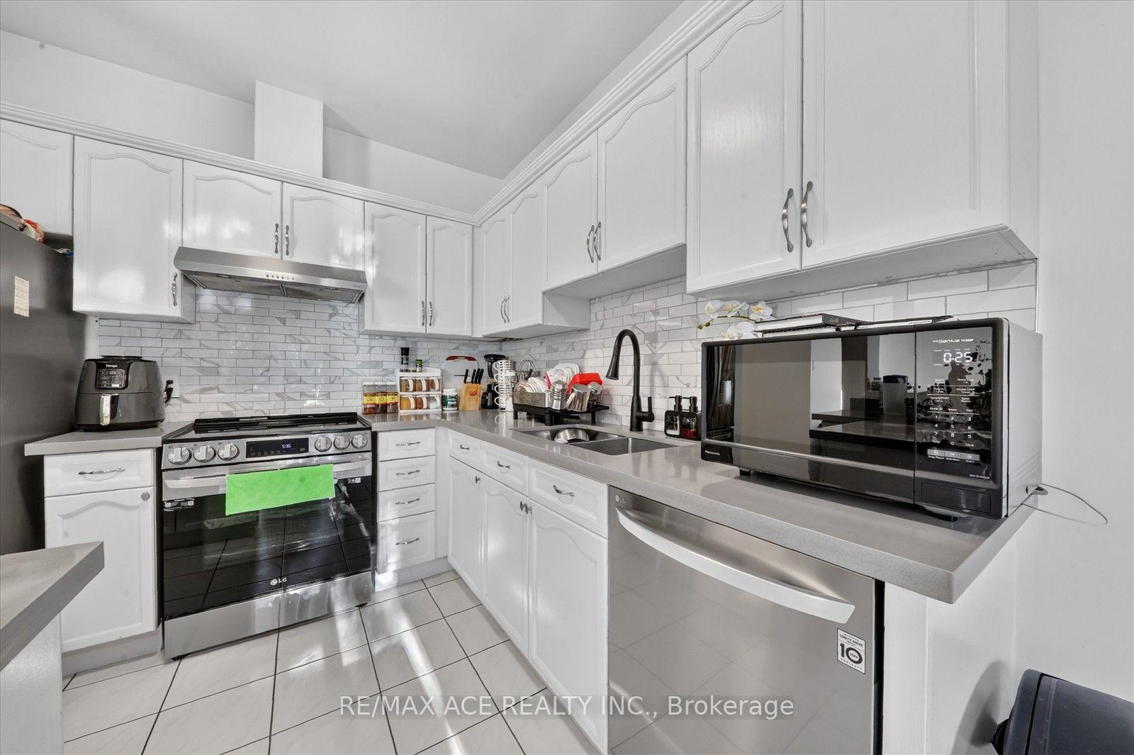 Photo 17 of 1446 Sandhurst Crescent, Pickering, Highbush — HOMEH