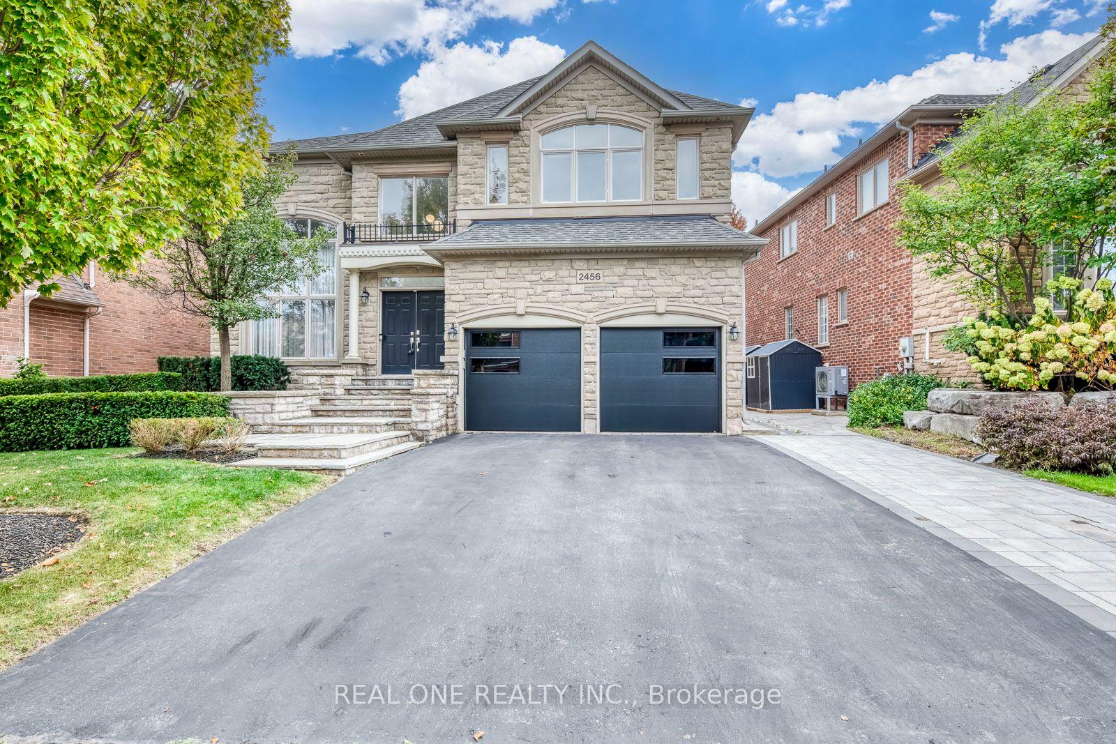 Photo 2 of 2456 Bon Echo Drive, Oakville, Joshua Creek — HOMEH