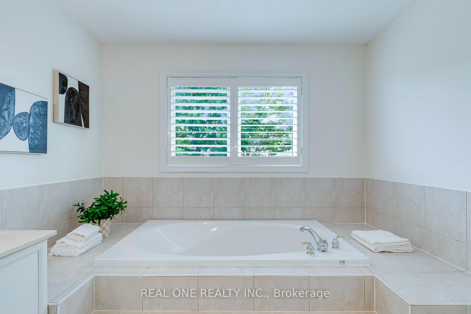 Photo 31 of 2456 Bon Echo Drive, Oakville, Joshua Creek — HOMEH