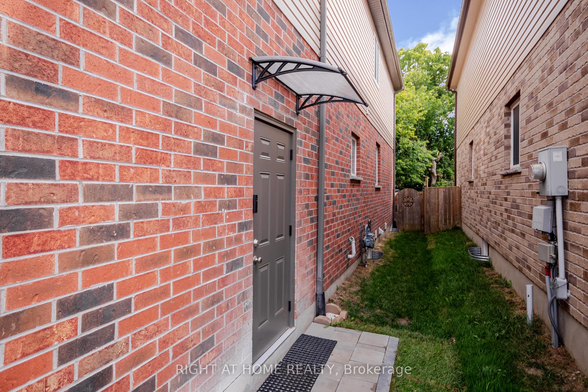 Photo 2 of 1253 Howlett Circle, London, North C — HOMEH