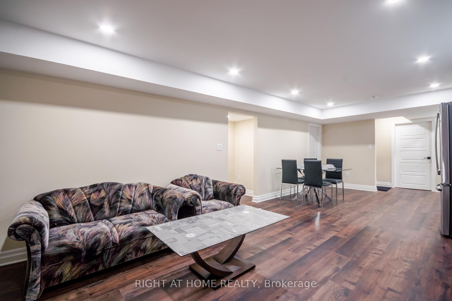 Photo 7 of 1253 Howlett Circle, London, North C — HOMEH