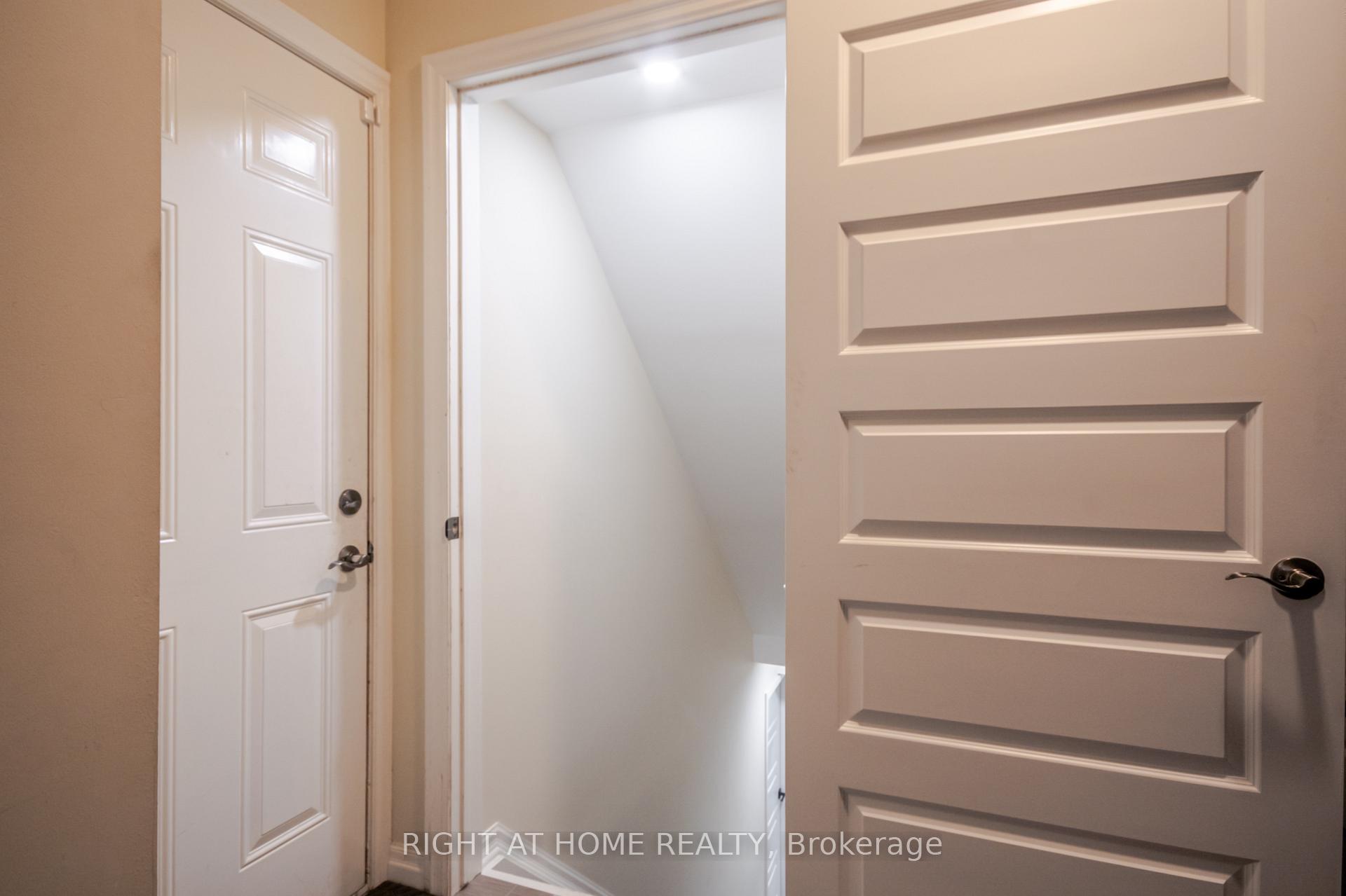 Photo 12 of 1253 Howlett Circle, London, North C — HOMEH