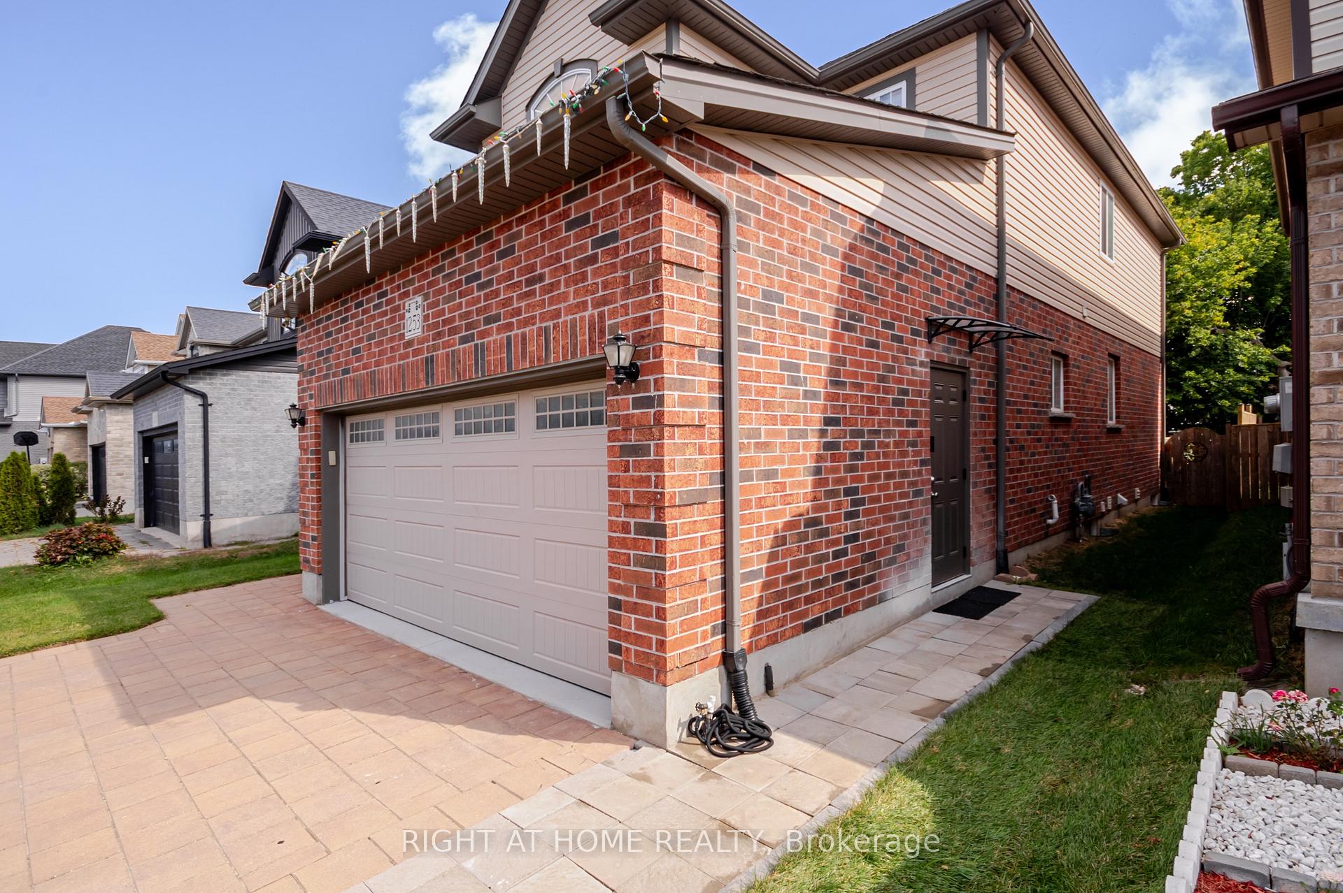 Photo 16 of 1253 Howlett Circle, London, North C — HOMEH