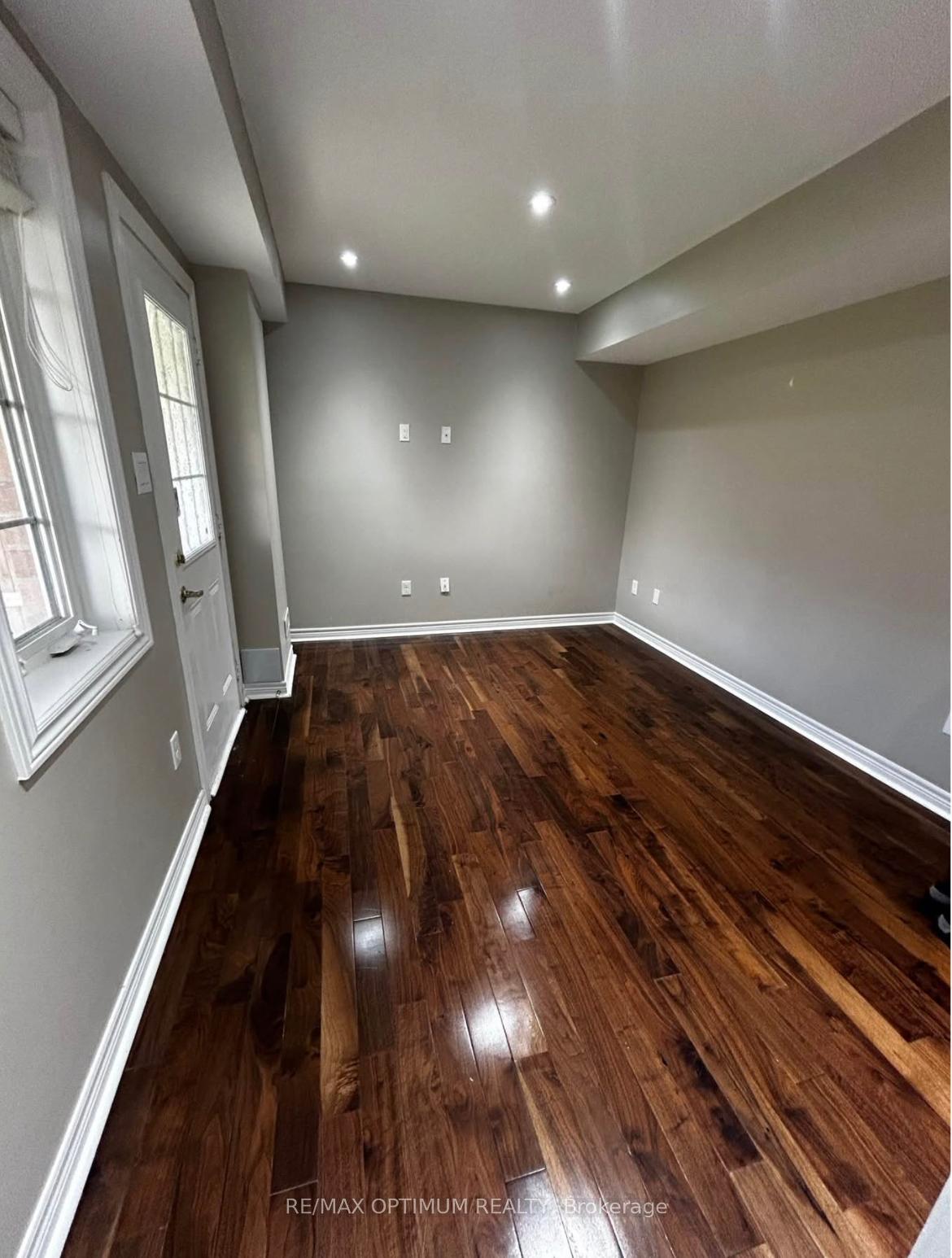 Photo 3 of 30 Arizona Drive, Brampton, Bram West — HOMEH