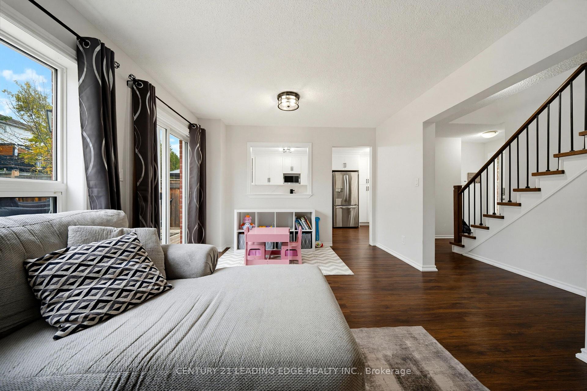 Photo 11 of 75 Hooper Square, Clarington, Bowmanville — HOMEH