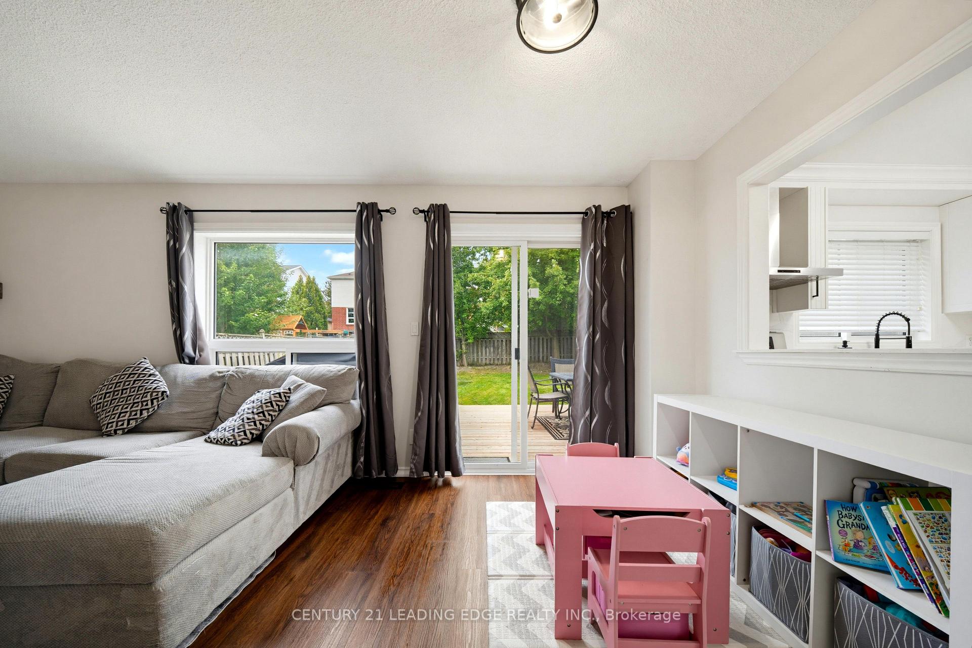 Photo 13 of 75 Hooper Square, Clarington, Bowmanville — HOMEH