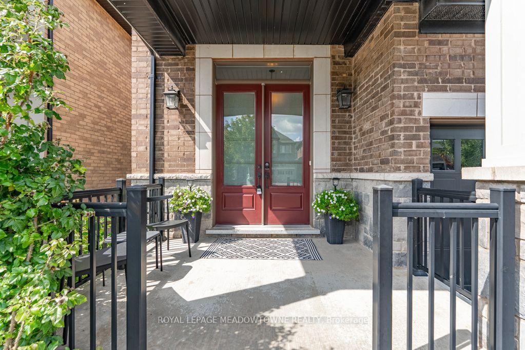 Photo 3 of 461 Parent Place, Milton, Ford — HOMEH