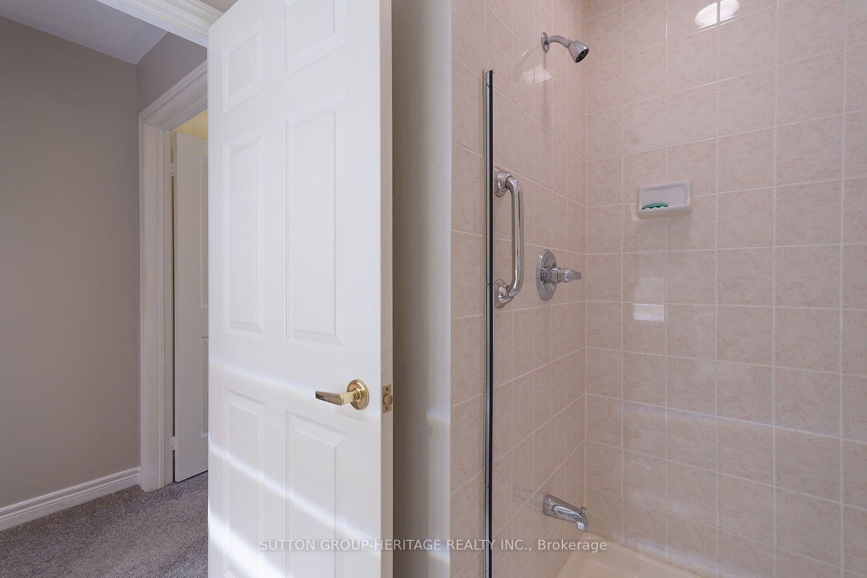 Photo 32 of 38 Augusta Drive Way, Markham, Greensborough — HOMEH