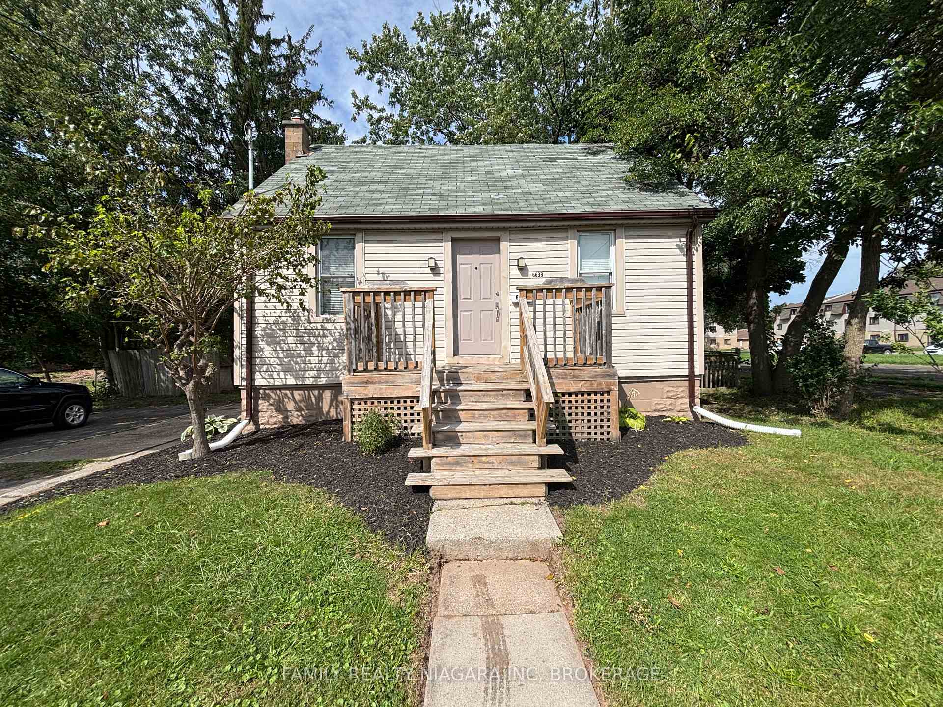 Photo 4 of 6633 Mcleod Road, Niagara Falls, Arad/Fallsview — HOMEH