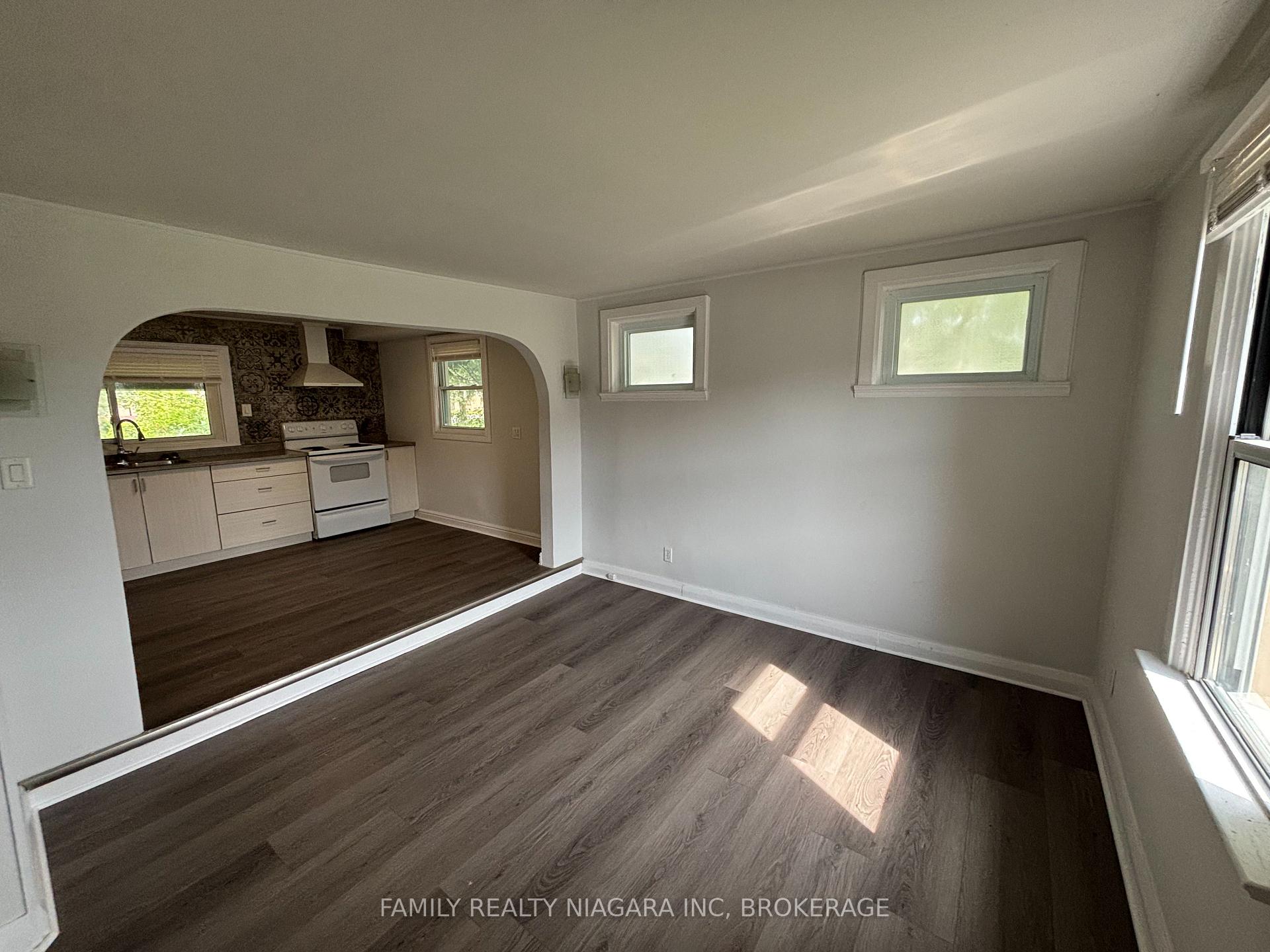 Photo 6 of 6633 Mcleod Road, Niagara Falls, Arad/Fallsview — HOMEH