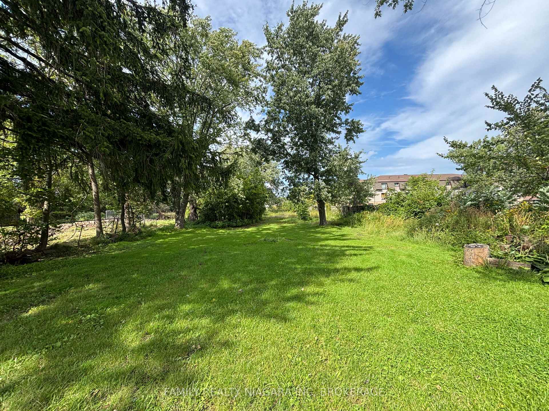 Photo 5 of 6633 Mcleod Road, Niagara Falls, Arad/Fallsview — HOMEH