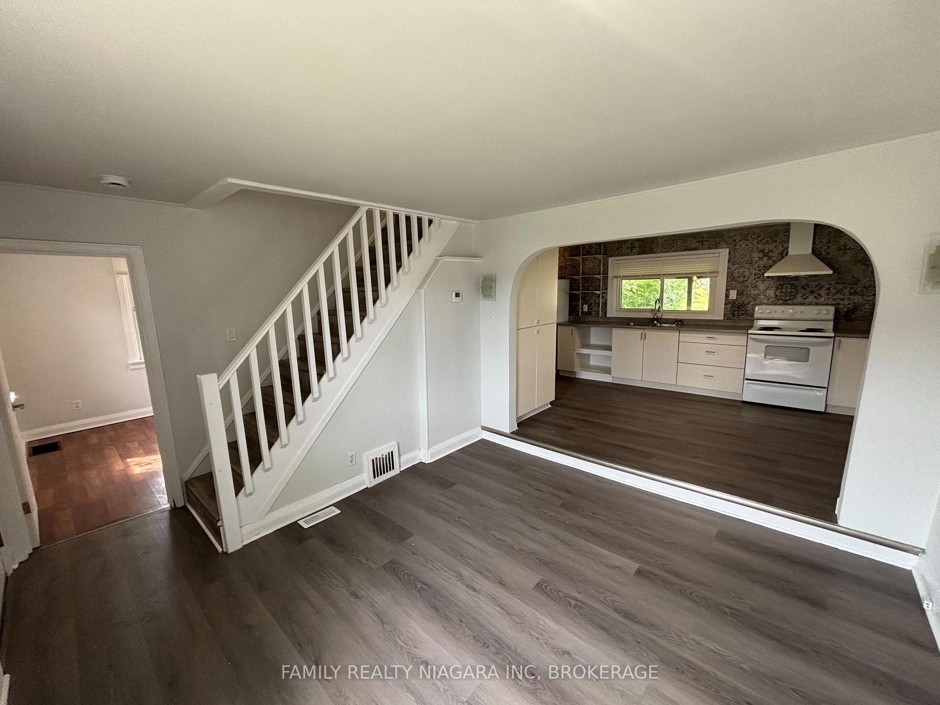 Photo 7 of 6633 Mcleod Road, Niagara Falls, Arad/Fallsview — HOMEH