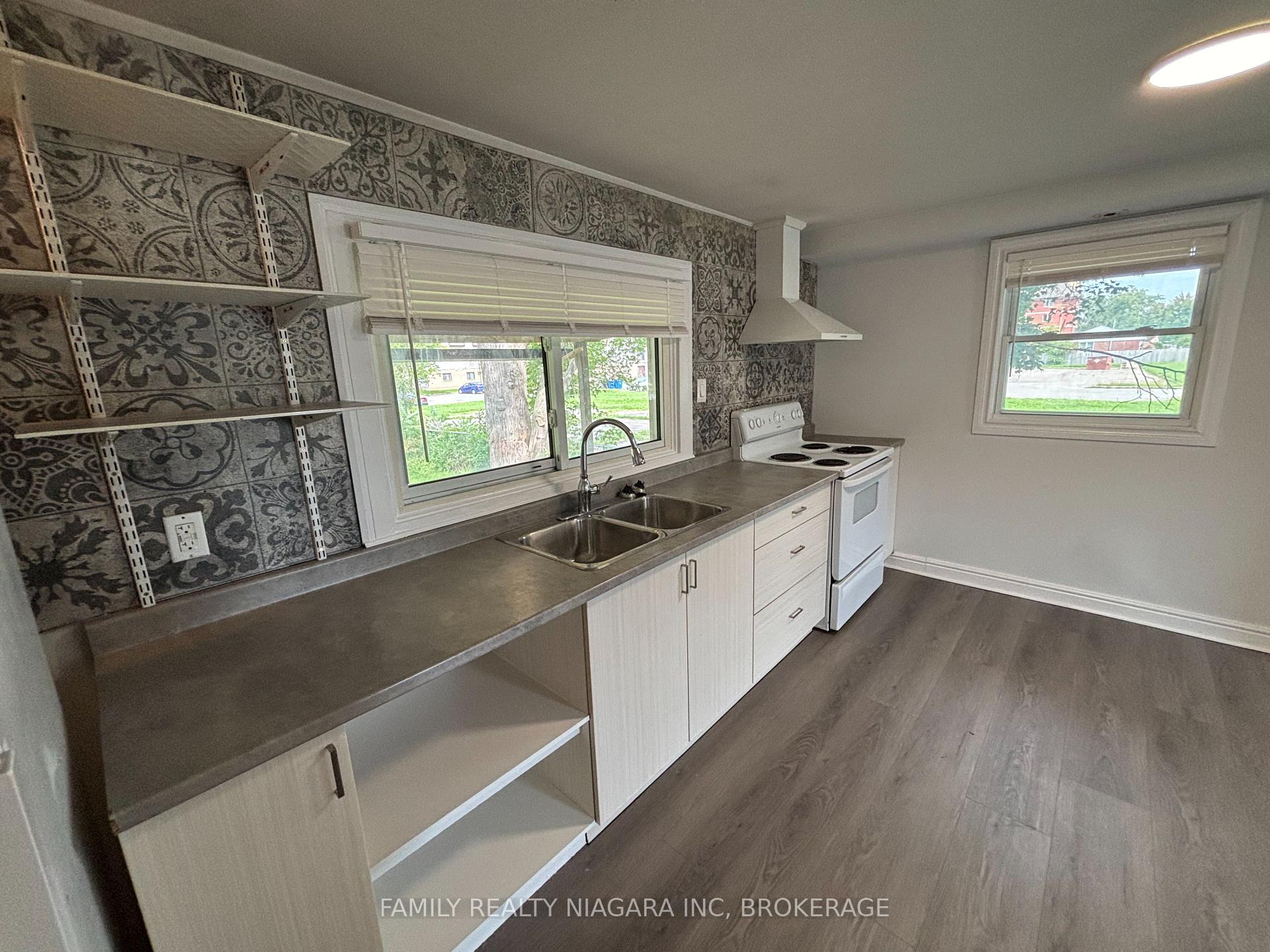 Photo 8 of 6633 Mcleod Road, Niagara Falls, Arad/Fallsview — HOMEH