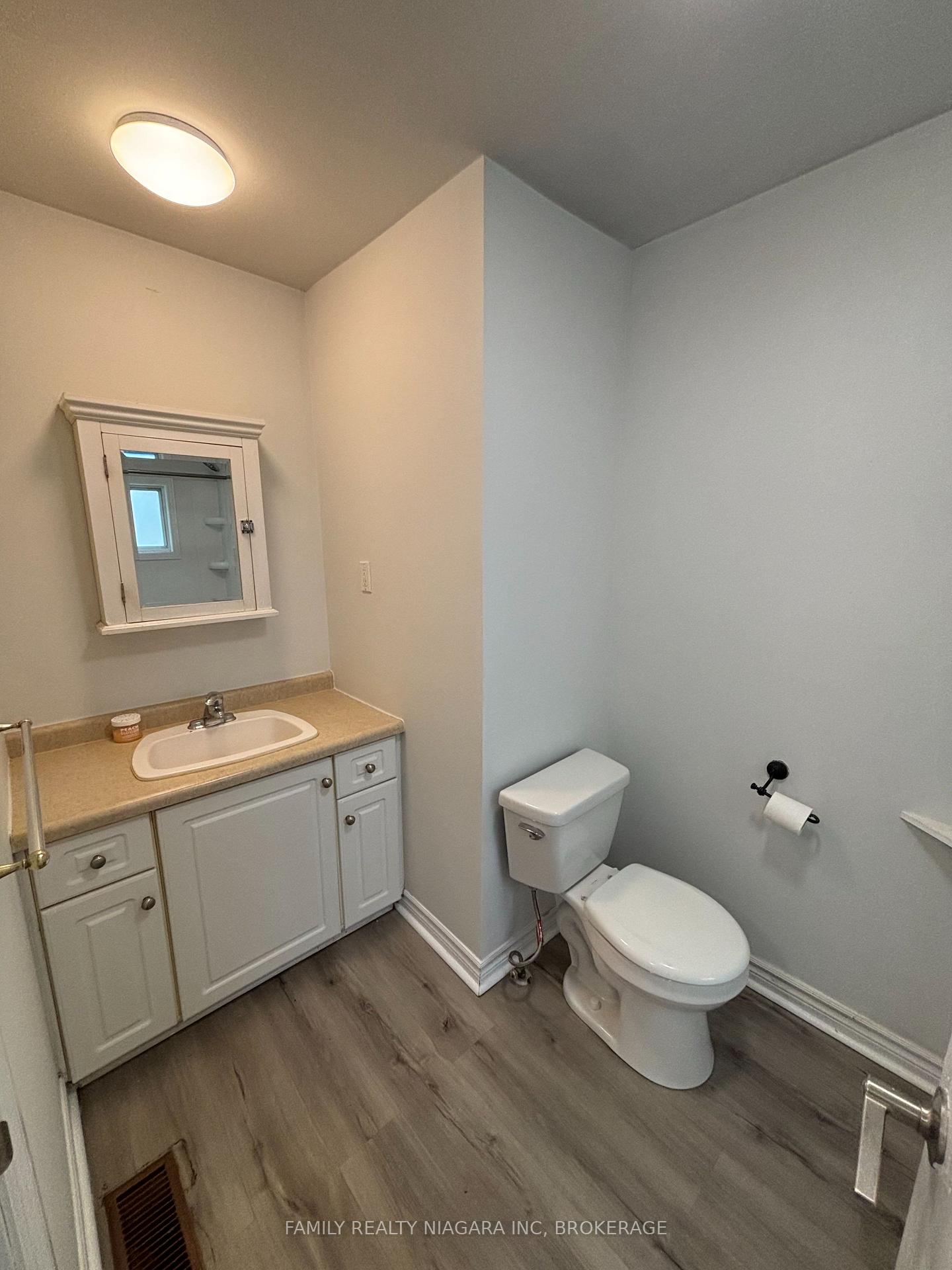Photo 10 of 6633 Mcleod Road, Niagara Falls, Arad/Fallsview — HOMEH