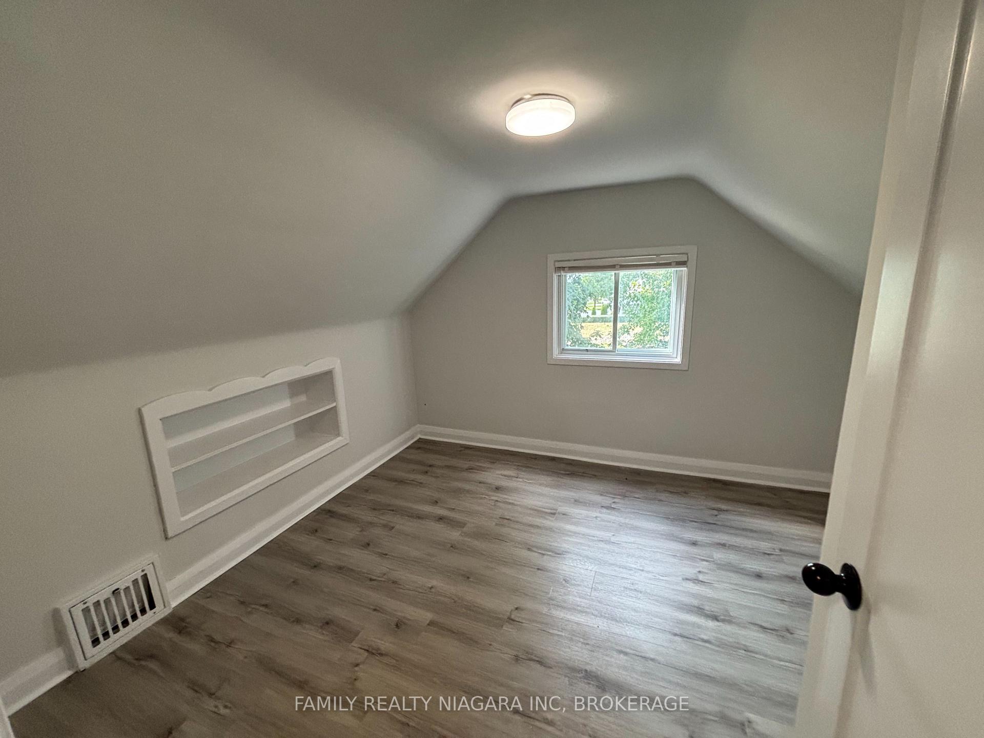 Photo 11 of 6633 Mcleod Road, Niagara Falls, Arad/Fallsview — HOMEH