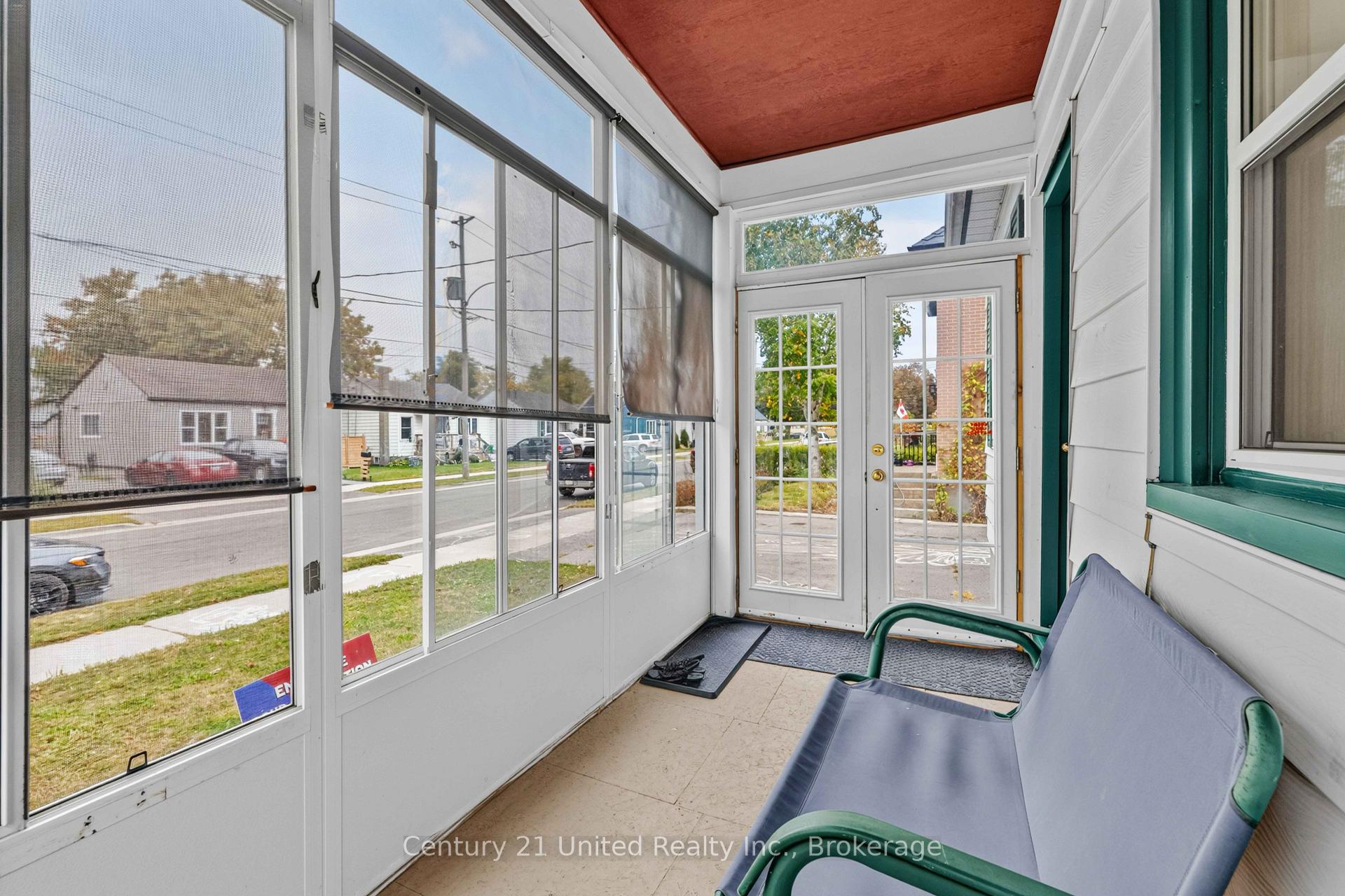 Photo 2 of 528 Brioux Avenue, Peterborough, Otonabee Ward 1 — HOMEH