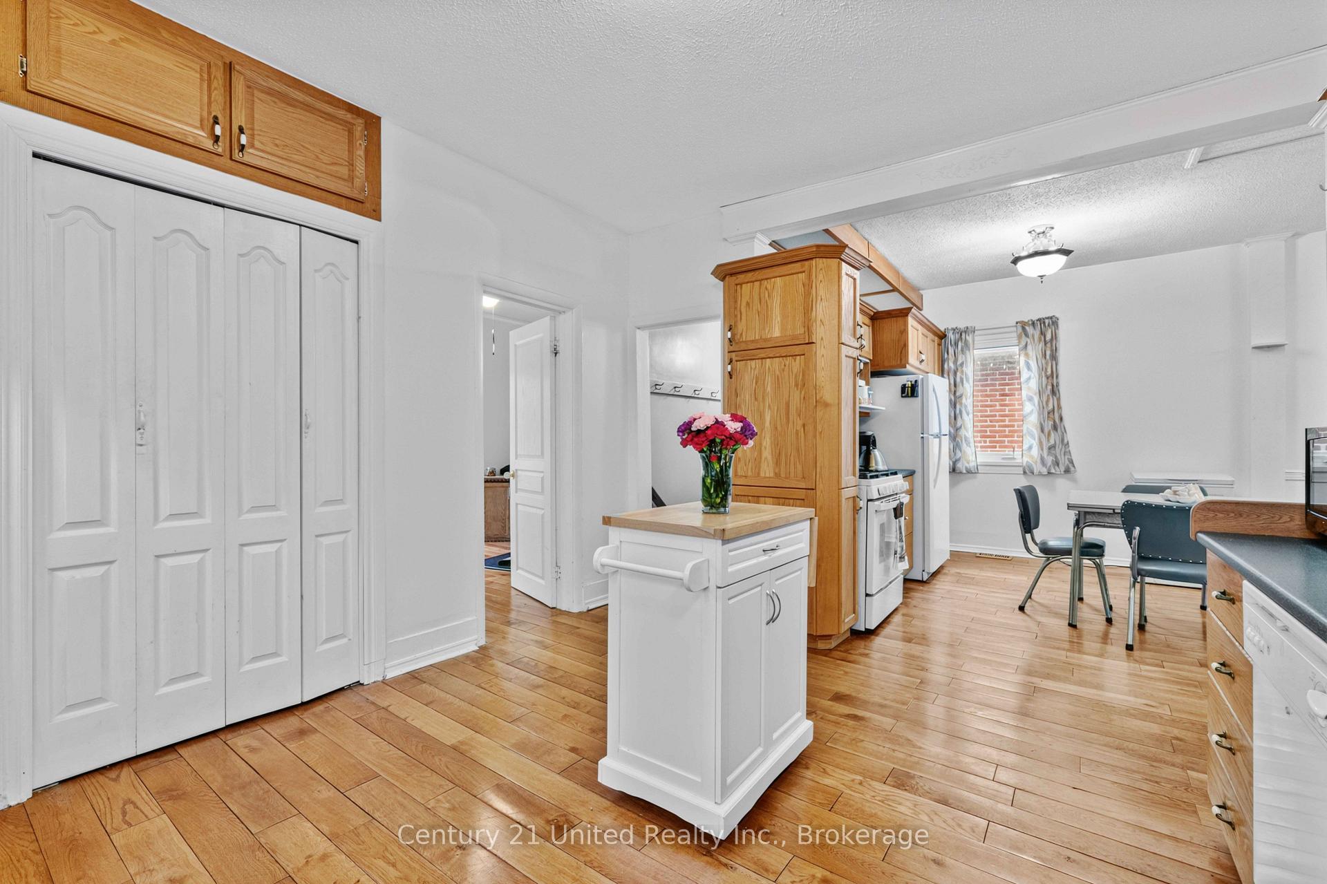 Photo 12 of 528 Brioux Avenue, Peterborough, Otonabee Ward 1 — HOMEH