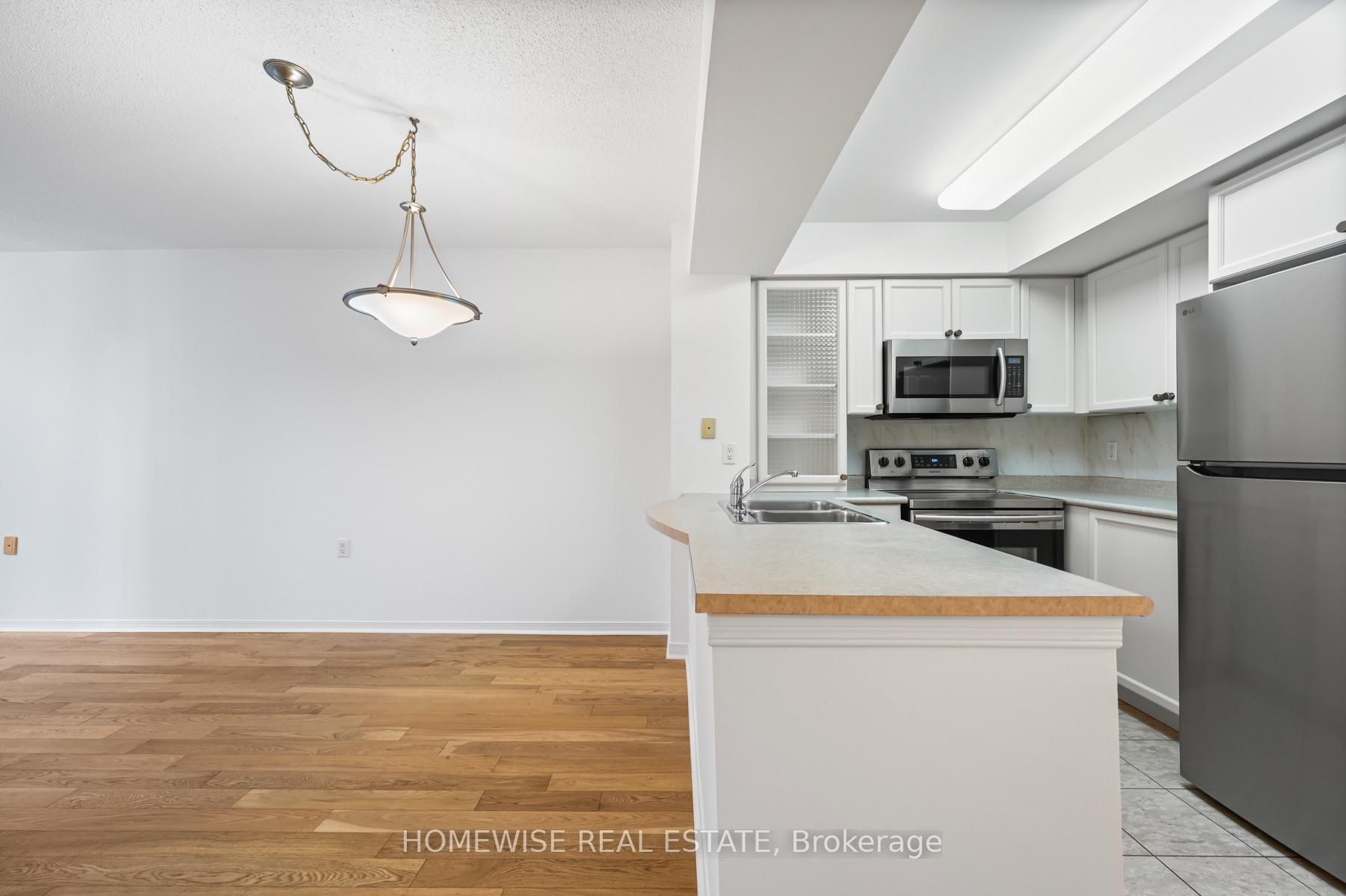 Photo 3 of Unit 601, 388 Bloor Street E, Toronto, Rosedale-Moore Park — HOMEH