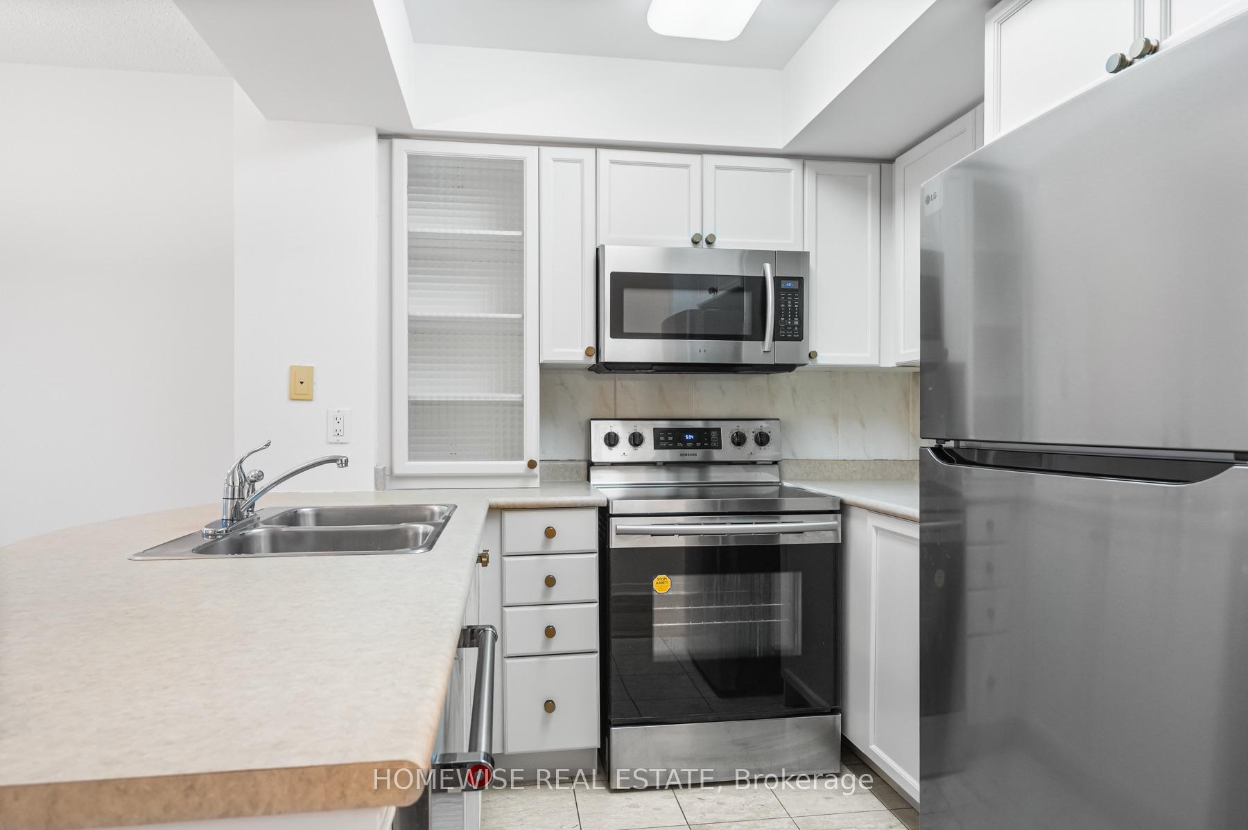 Photo 4 of Unit 601, 388 Bloor Street E, Toronto, Rosedale-Moore Park — HOMEH