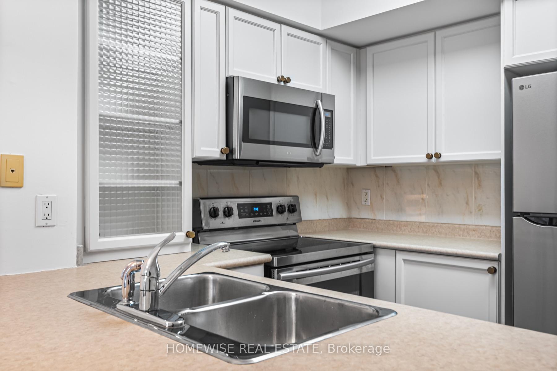 Photo 5 of Unit 601, 388 Bloor Street E, Toronto, Rosedale-Moore Park — HOMEH