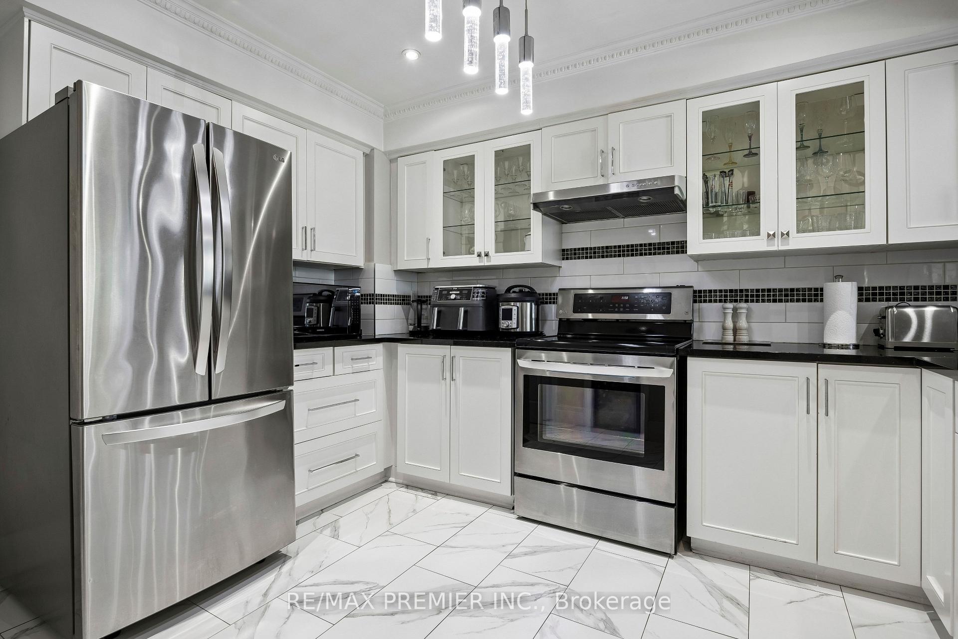 Photo 10 of Unit TH 8, 100 Arbors Lane, Vaughan, West Woodbridge — HOMEH
