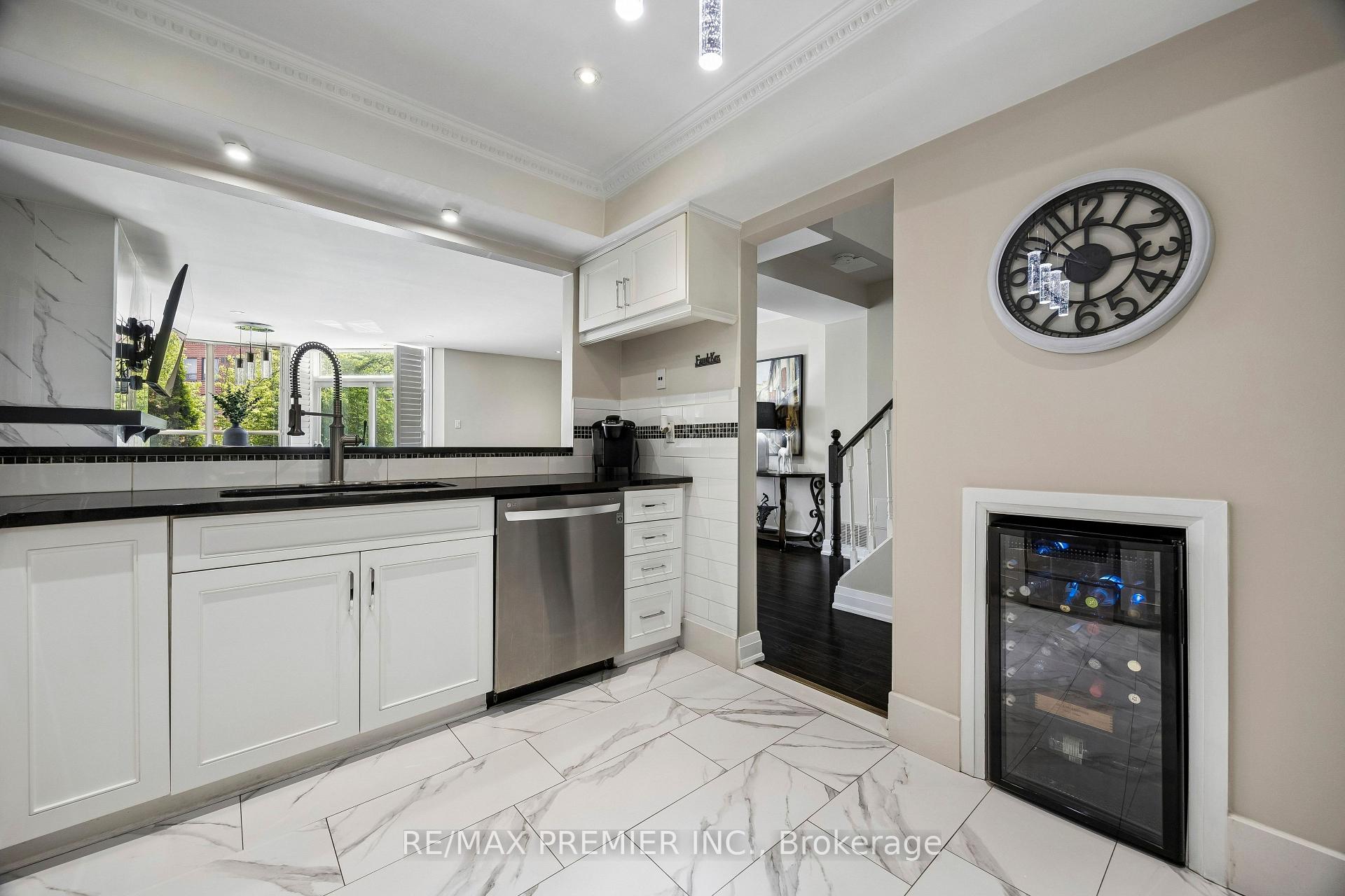 Photo 12 of Unit TH 8, 100 Arbors Lane, Vaughan, West Woodbridge — HOMEH