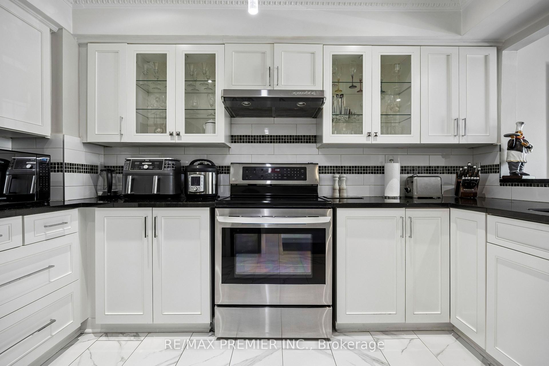 Photo 33 of Unit TH 8, 100 Arbors Lane, Vaughan, West Woodbridge — HOMEH